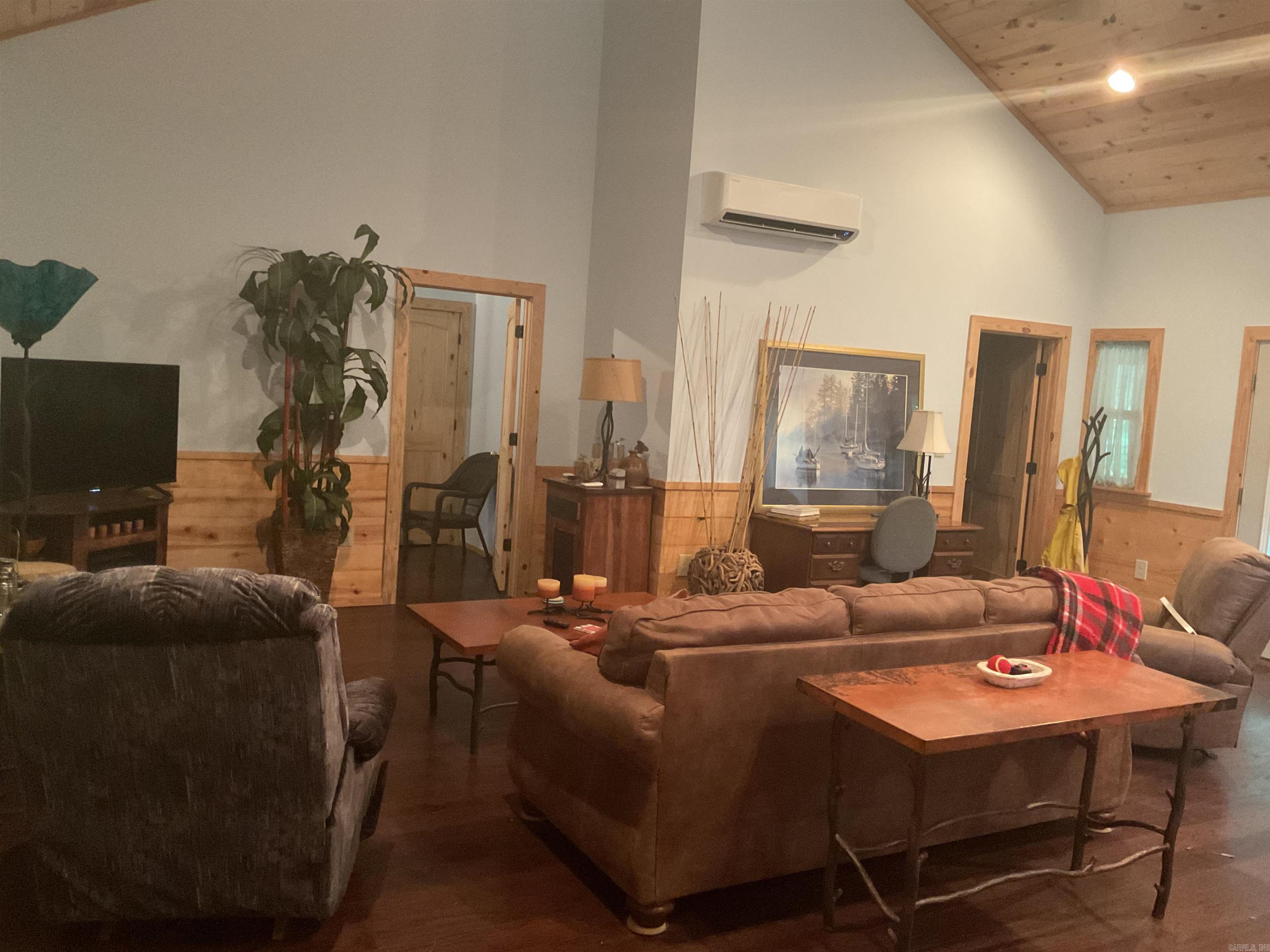 CIRCLE ACRES - Residential