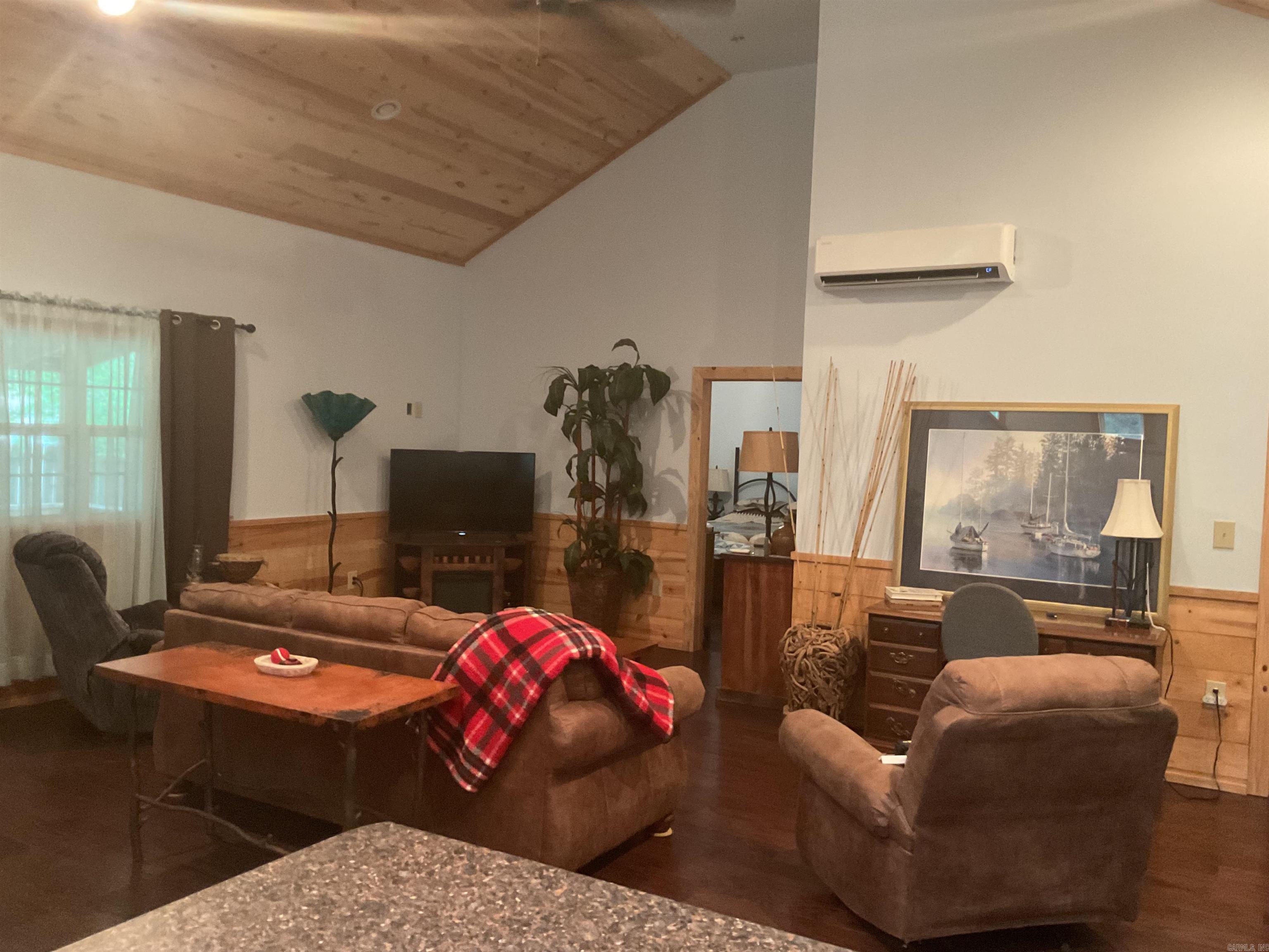 CIRCLE ACRES - Residential