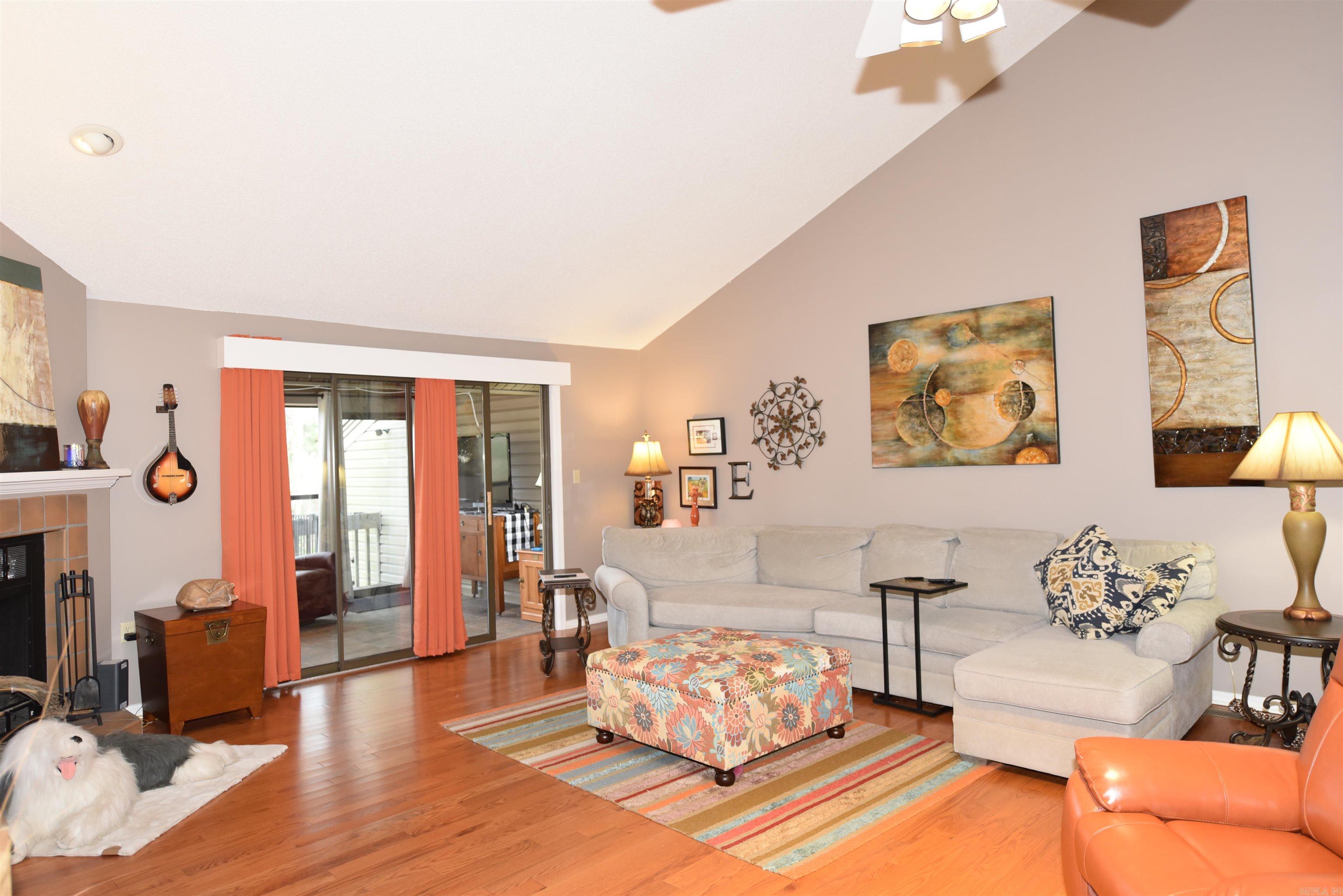 COUNTRY CLUB RIDGE TOWN - Residential