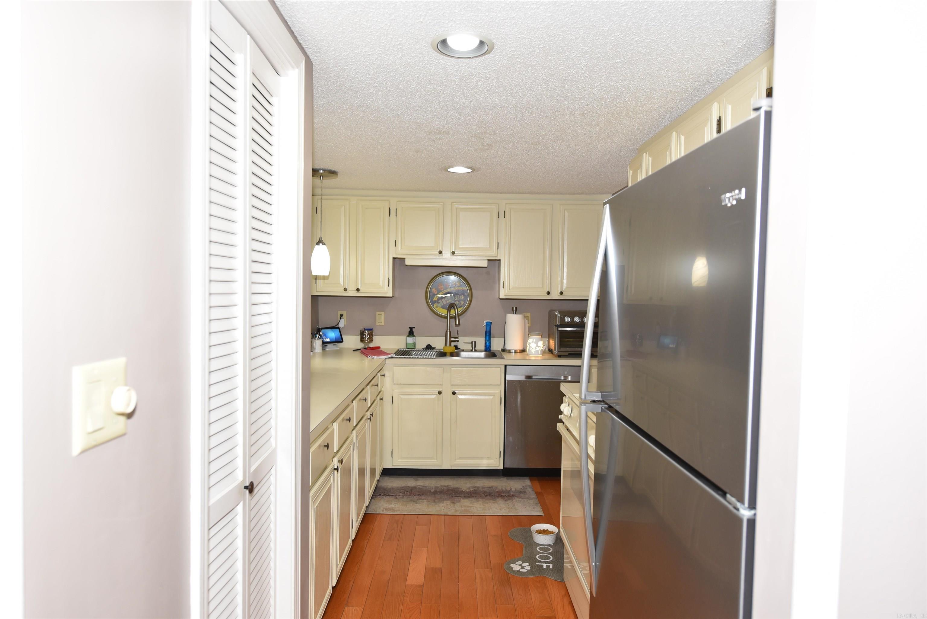 COUNTRY CLUB RIDGE TOWN - Residential