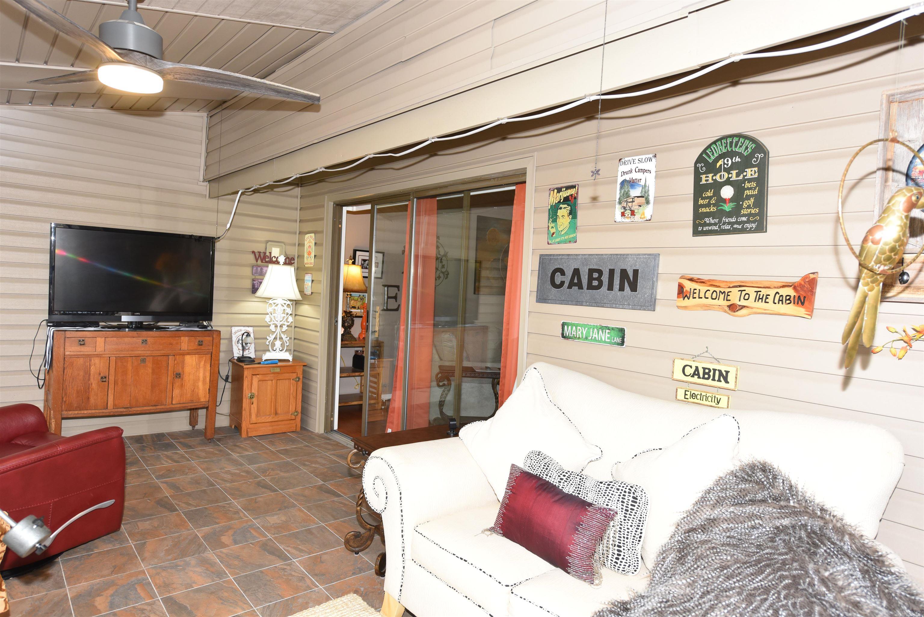 COUNTRY CLUB RIDGE TOWN - Residential