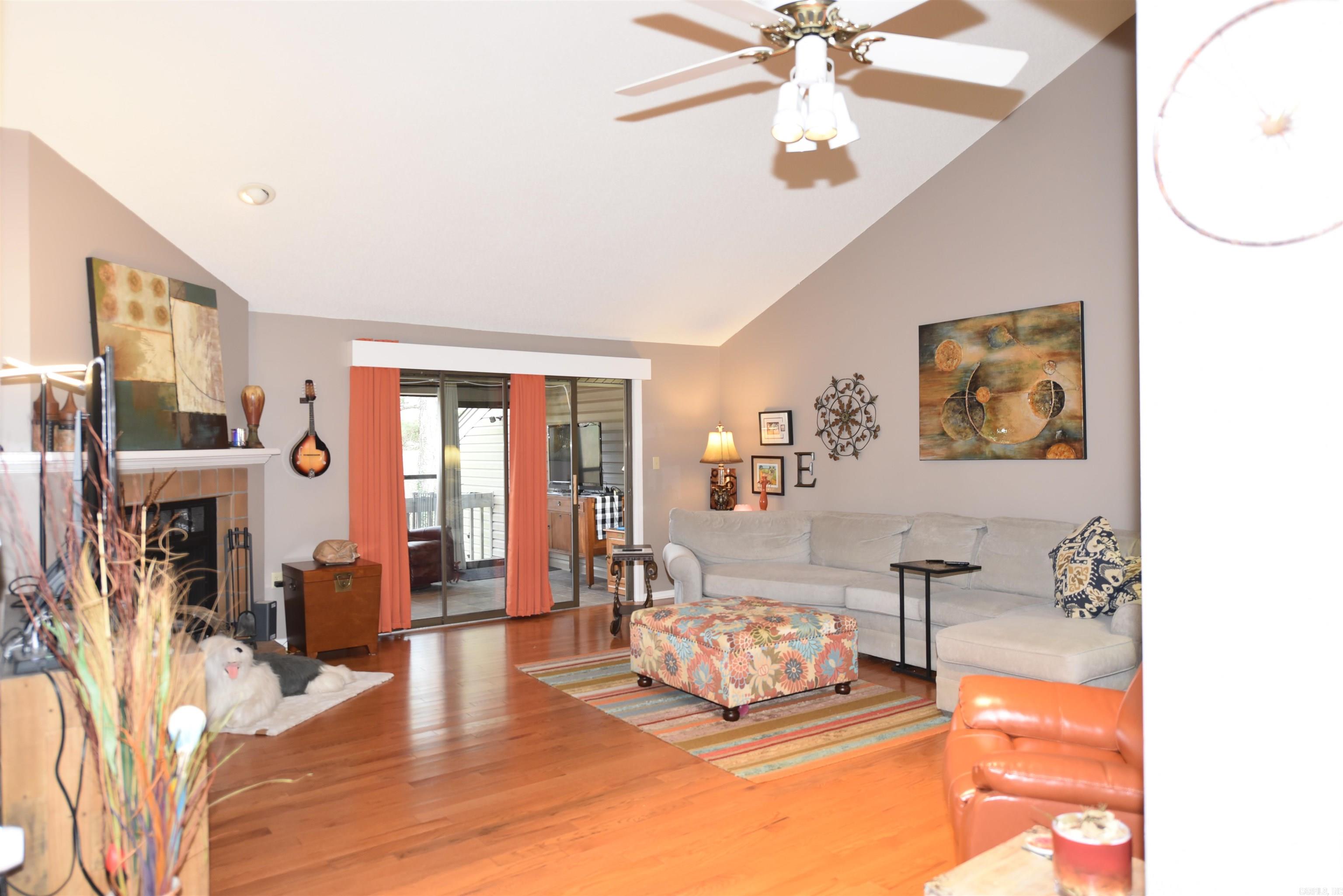 COUNTRY CLUB RIDGE TOWN - Residential