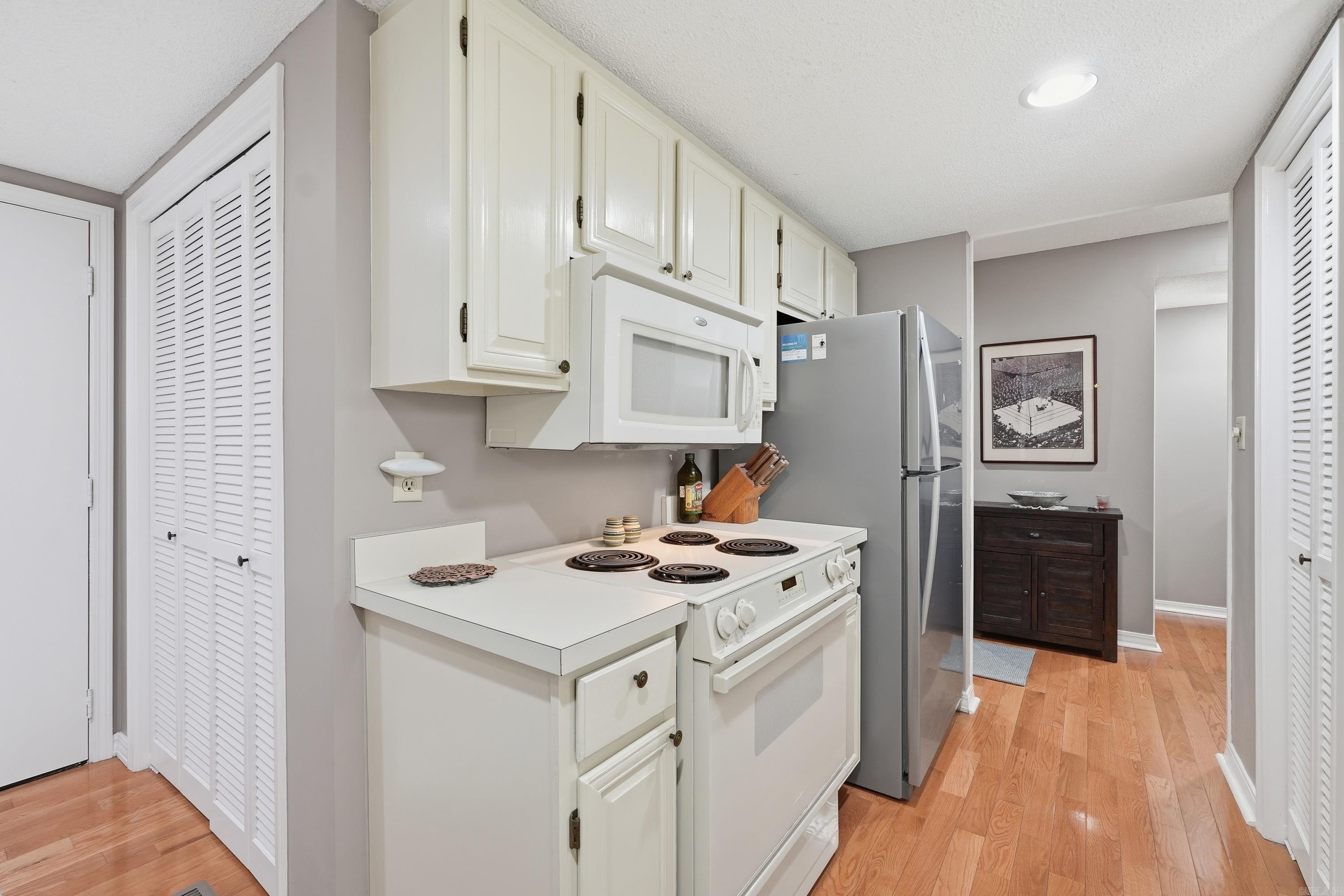 COUNTRY CLUB RIDGE TOWN - Residential