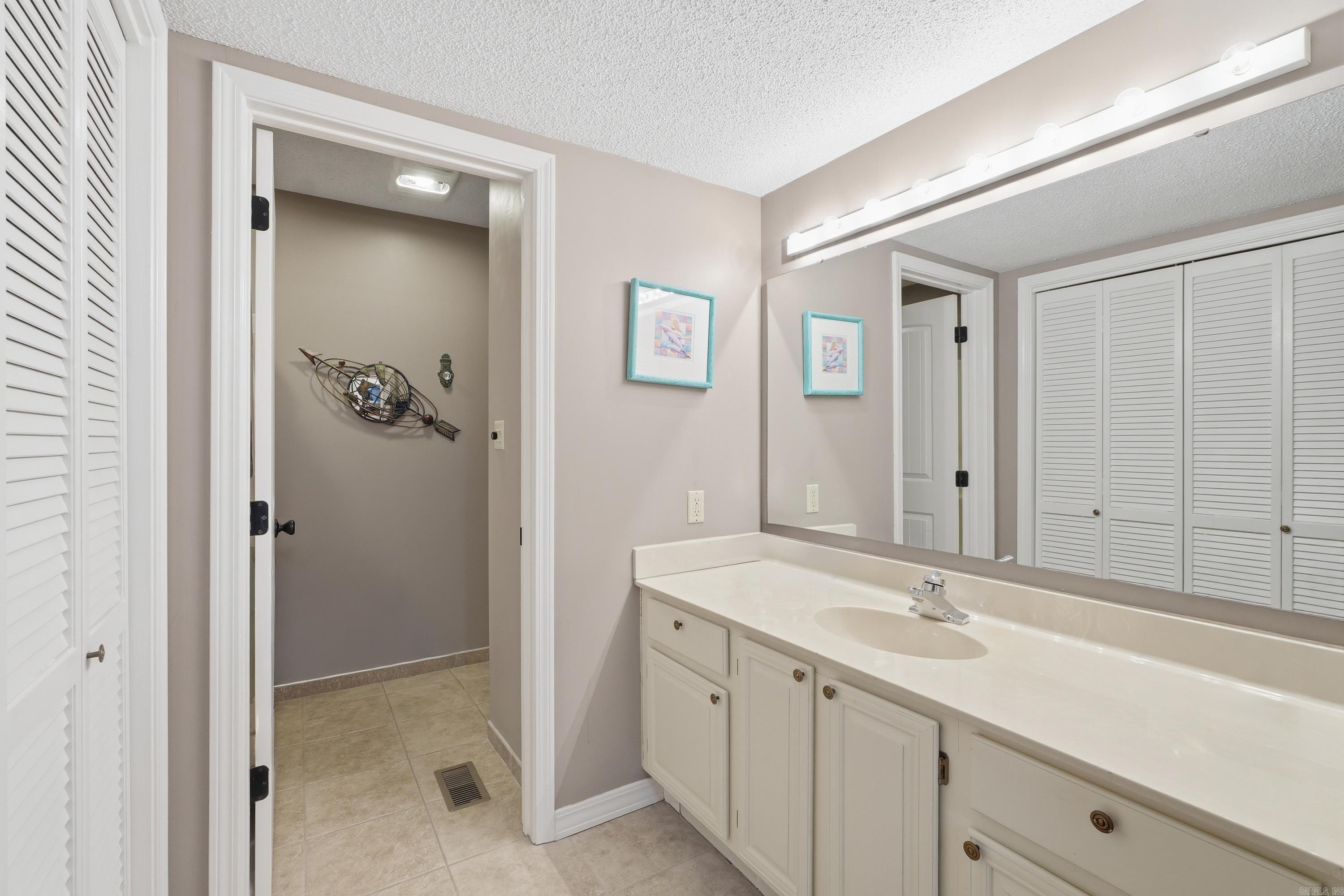 COUNTRY CLUB RIDGE TOWN - Residential
