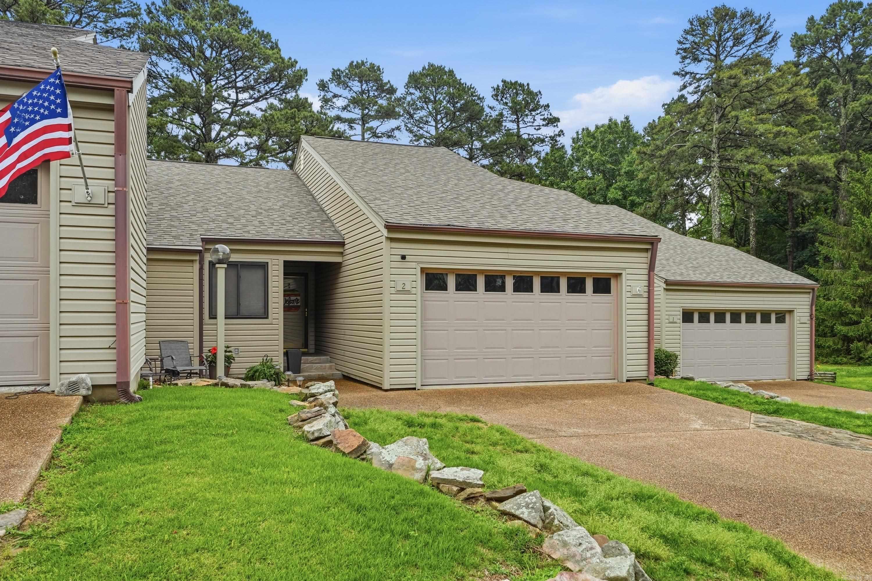 COUNTRY CLUB RIDGE TOWN - Residential