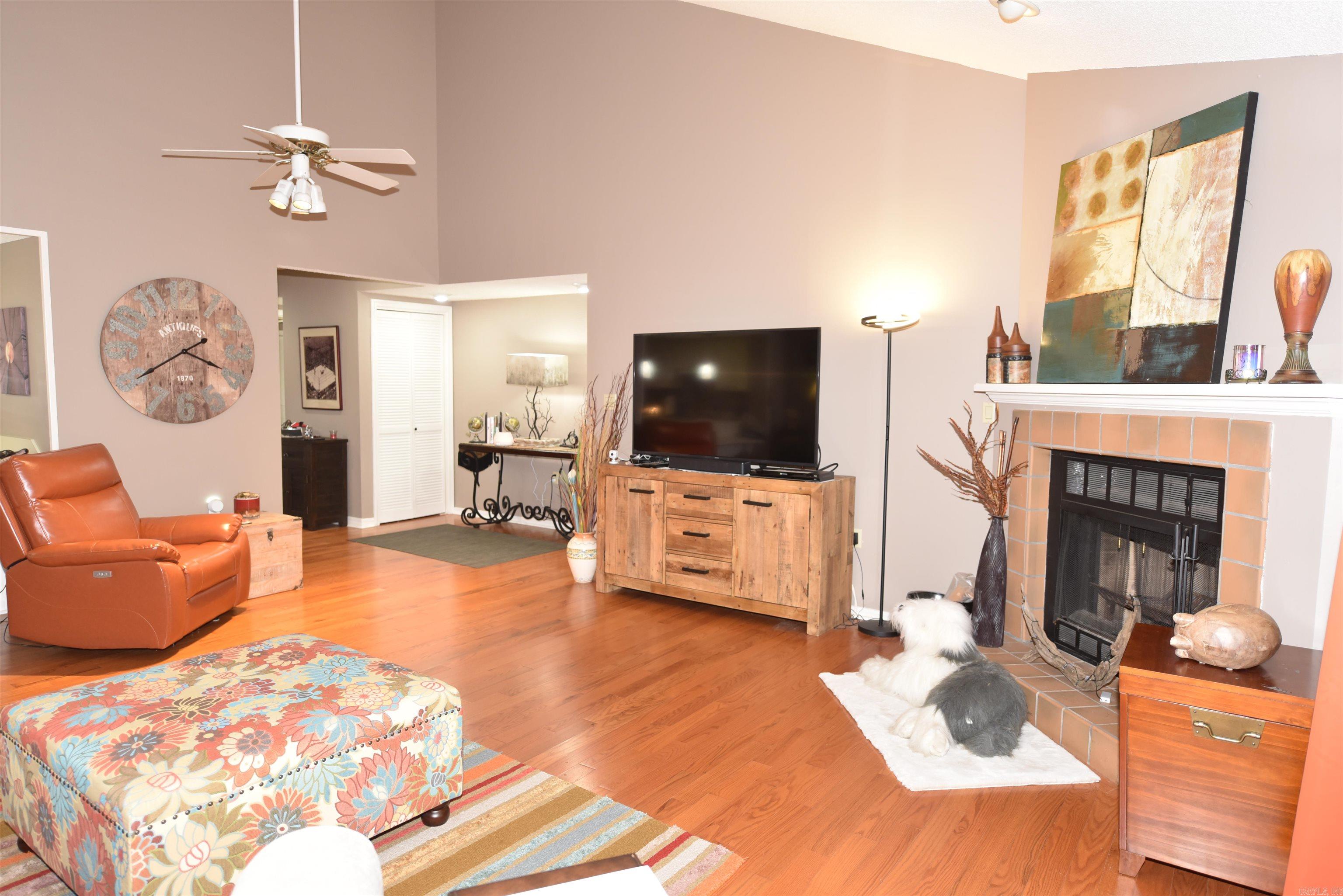 COUNTRY CLUB RIDGE TOWN - Residential