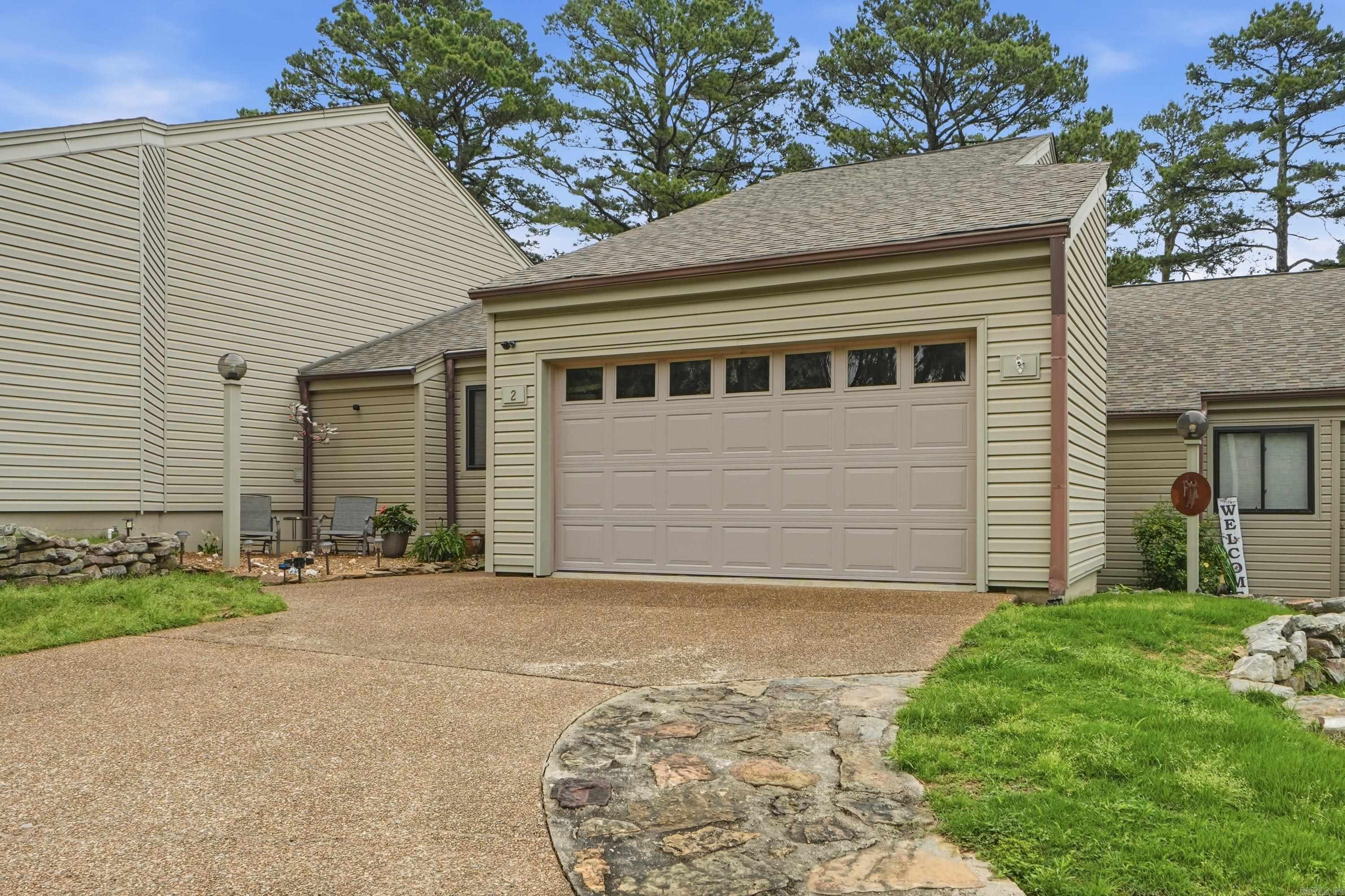 COUNTRY CLUB RIDGE TOWN - Residential