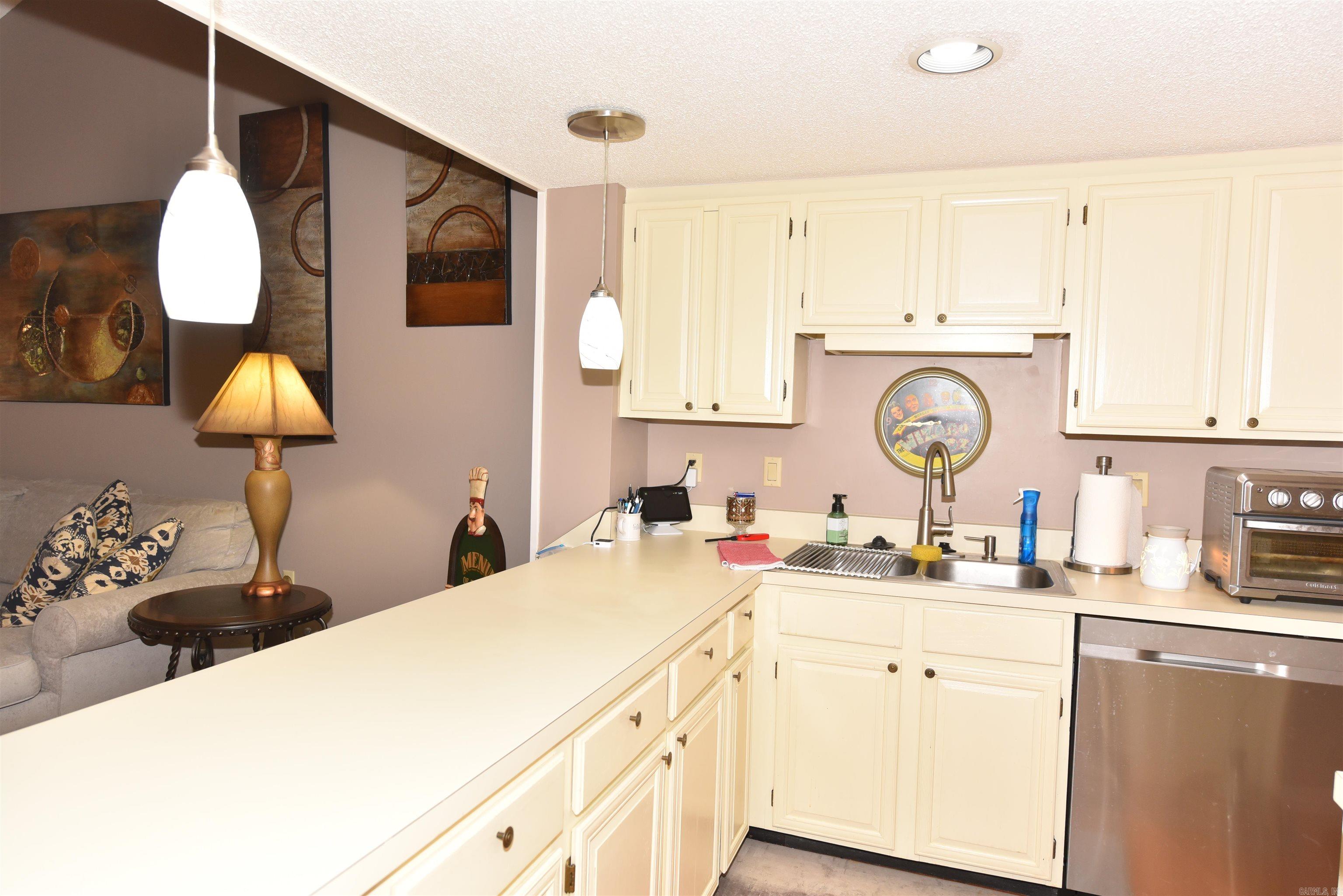 COUNTRY CLUB RIDGE TOWN - Residential