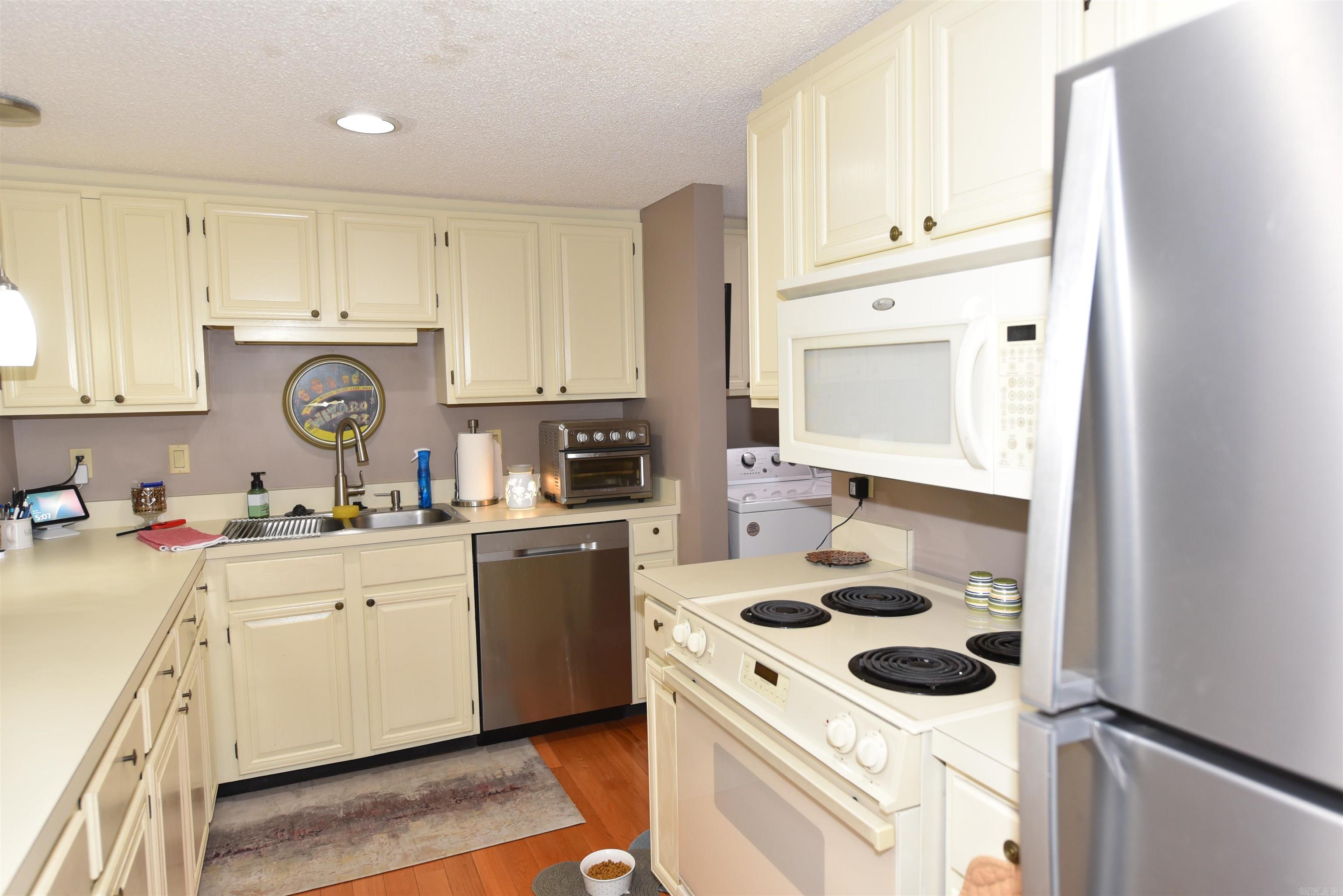 COUNTRY CLUB RIDGE TOWN - Residential