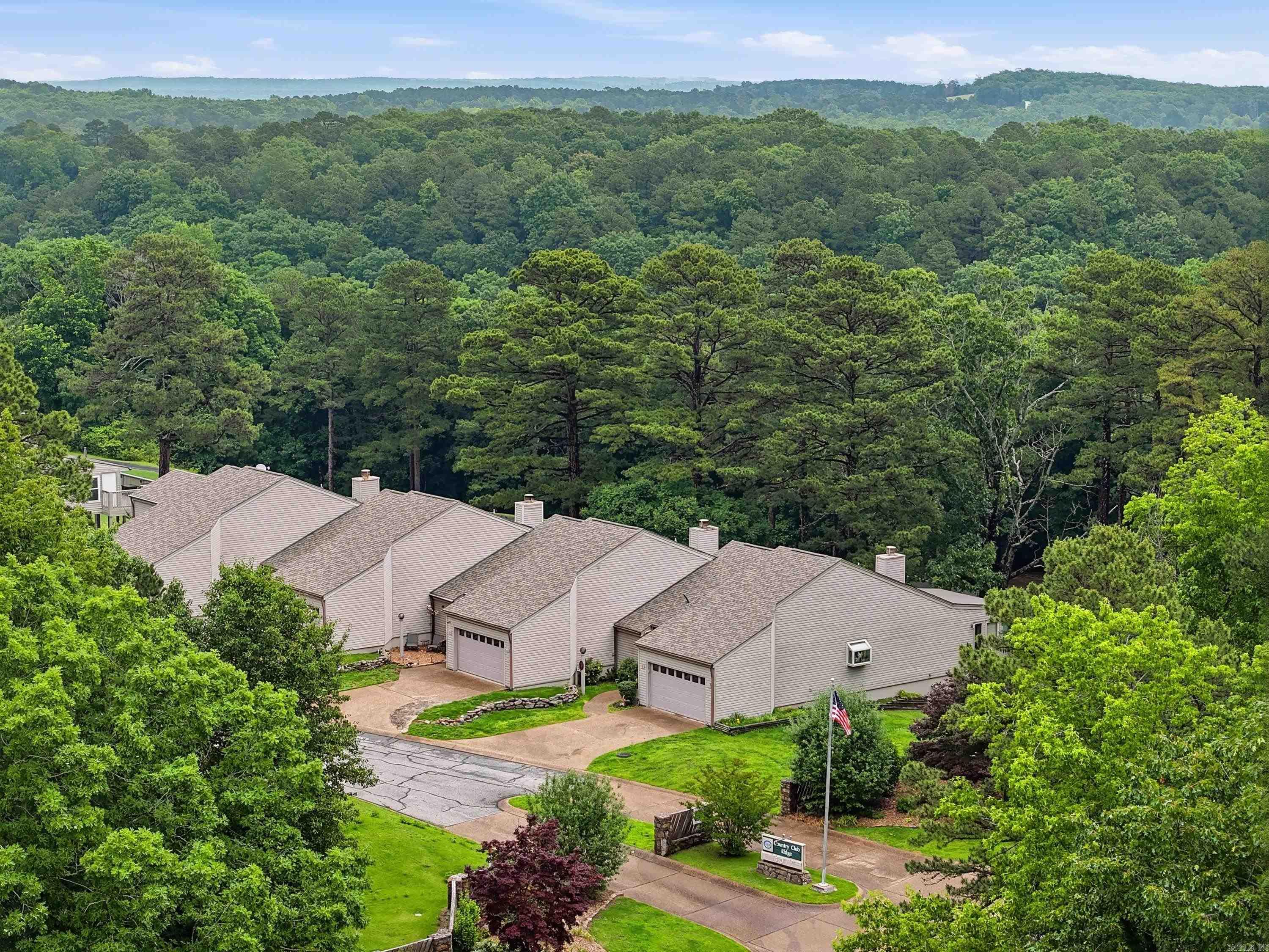 COUNTRY CLUB RIDGE TOWN - Residential