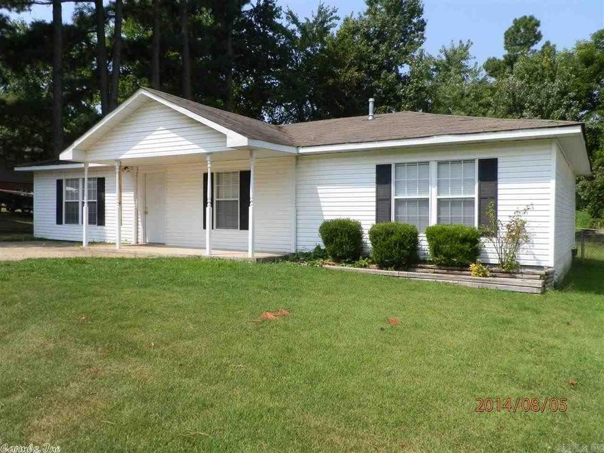 Very nice home with modern updates. Large living room, spacious eat-in kitchen. large laundry room, good sized bedrooms.