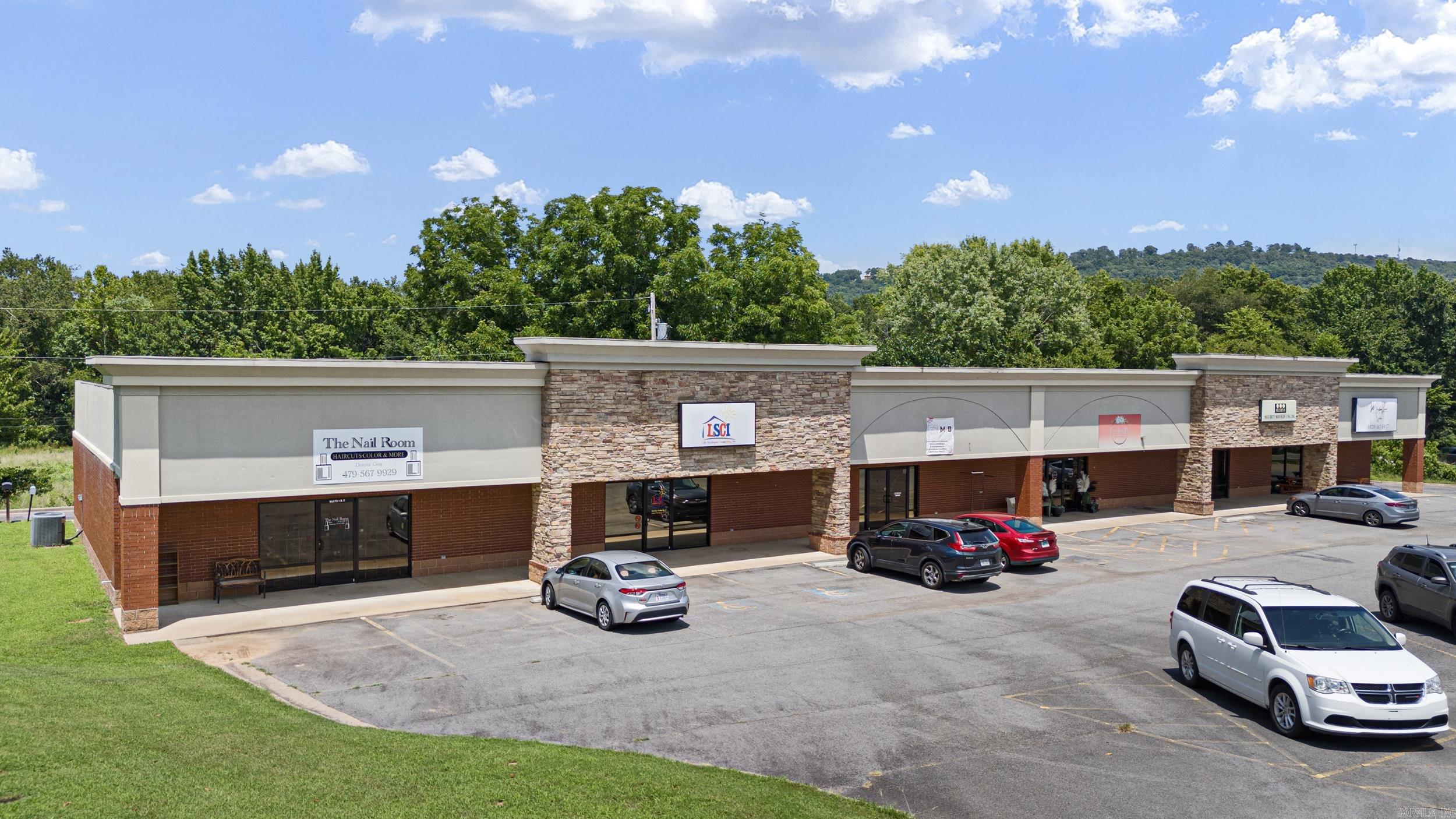 Over 9,000 sq ft of rentable space located in the popular town of Pottsville, Ar. This area is known for great schools and growing households. Located just off the interstate with over 9,000 sq ft of rentable space this property is prime for someone looking to grow their investment portfolio. Currently there is 2500-3200 sq ft available for lease and would make a great owner occupied property.