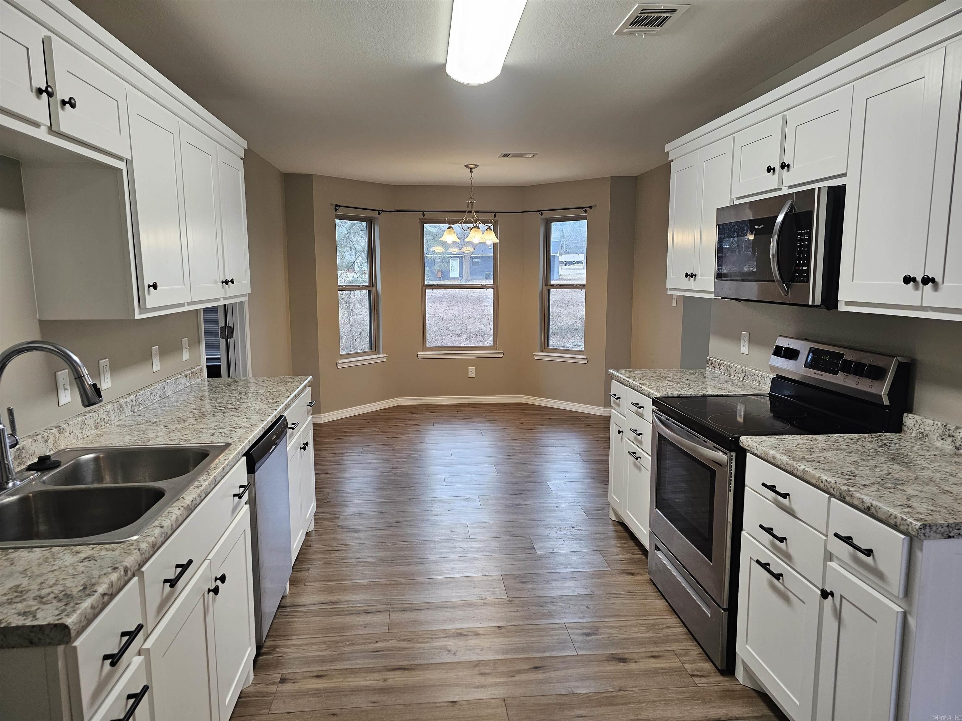 WILLOW OAKS ESTATE - Residential