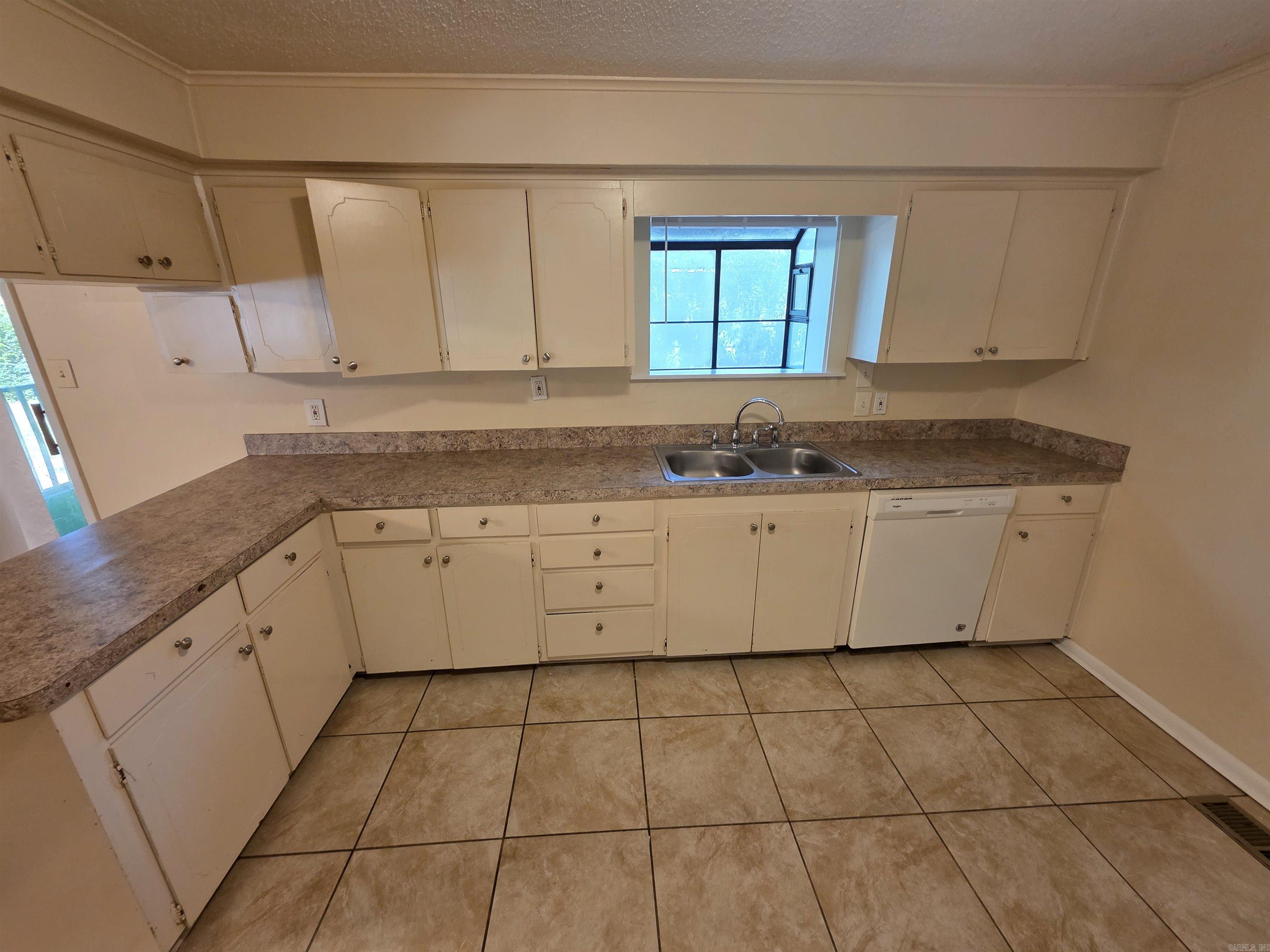3 bedroom 1 1/2 bath house perfect for you to call it home. Located near UALR, shopping and dinning. Nice shade trees all around for those family gatherings you've always wanted. Covered carport and good sized back yard. Schedule your showing today with Showing time.