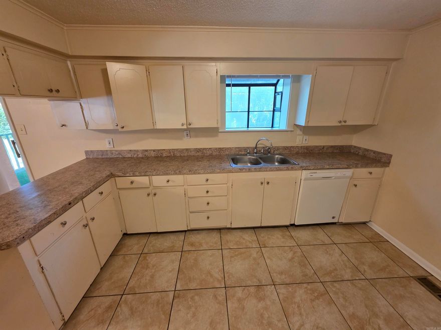 3 bedroom 1 1/2 bath house perfect for you to call it home. Located near UALR, shopping and dinning. Nice shade trees all around for those family gatherings you've always wanted. Covered carport and good sized back yard. Schedule your showing today with Showing time.