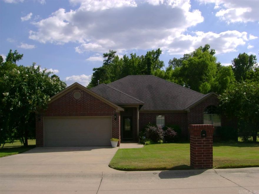 LEXINGTON PARK BEAUTY! CONVENIENT TO INTERSTATE & SHOPPING. OPEN FLOOR PLAN TO KITCHEN & GREAT ROOM WITH SURROUND SOUND. NICE 15X29 BACK DECK FOR ENTERTAINING. LARGE BACKYARD. ONE OWNER! EXTRA ROOM WOULD BE GREAT FOR A STUDY/OFFICE.  MAKE YOUR APPOINTMENT TODAY FOR A PRIVATE SHOWING. *** PLEASE MEASURE TO DETERMINE SQUARE FOOTAGE ACCURACY. ***