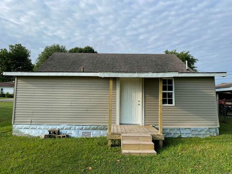 Photo of 1507 W Emerson Street, Paragould, AR 72450 (MLS # 25049823)