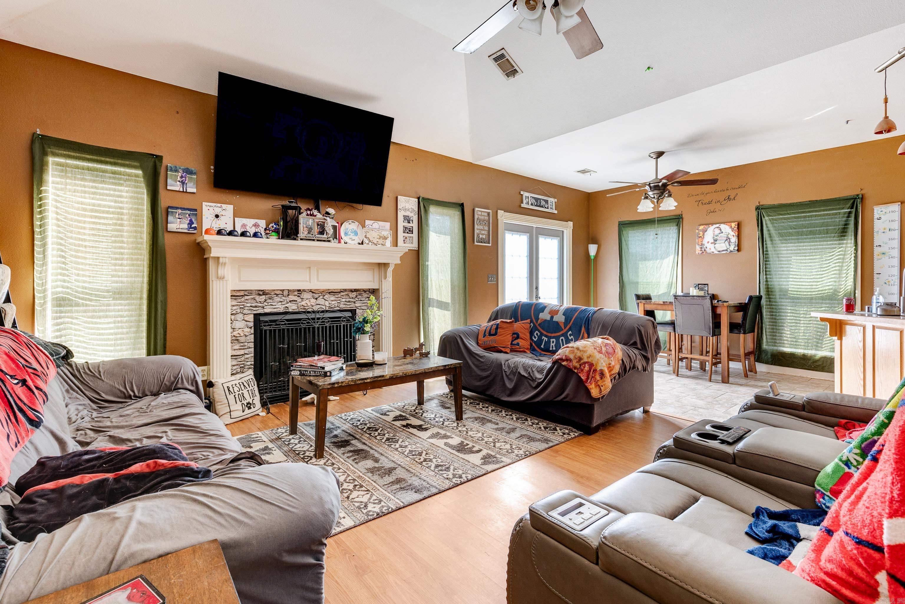 WISTERIA VINEYARD - Residential