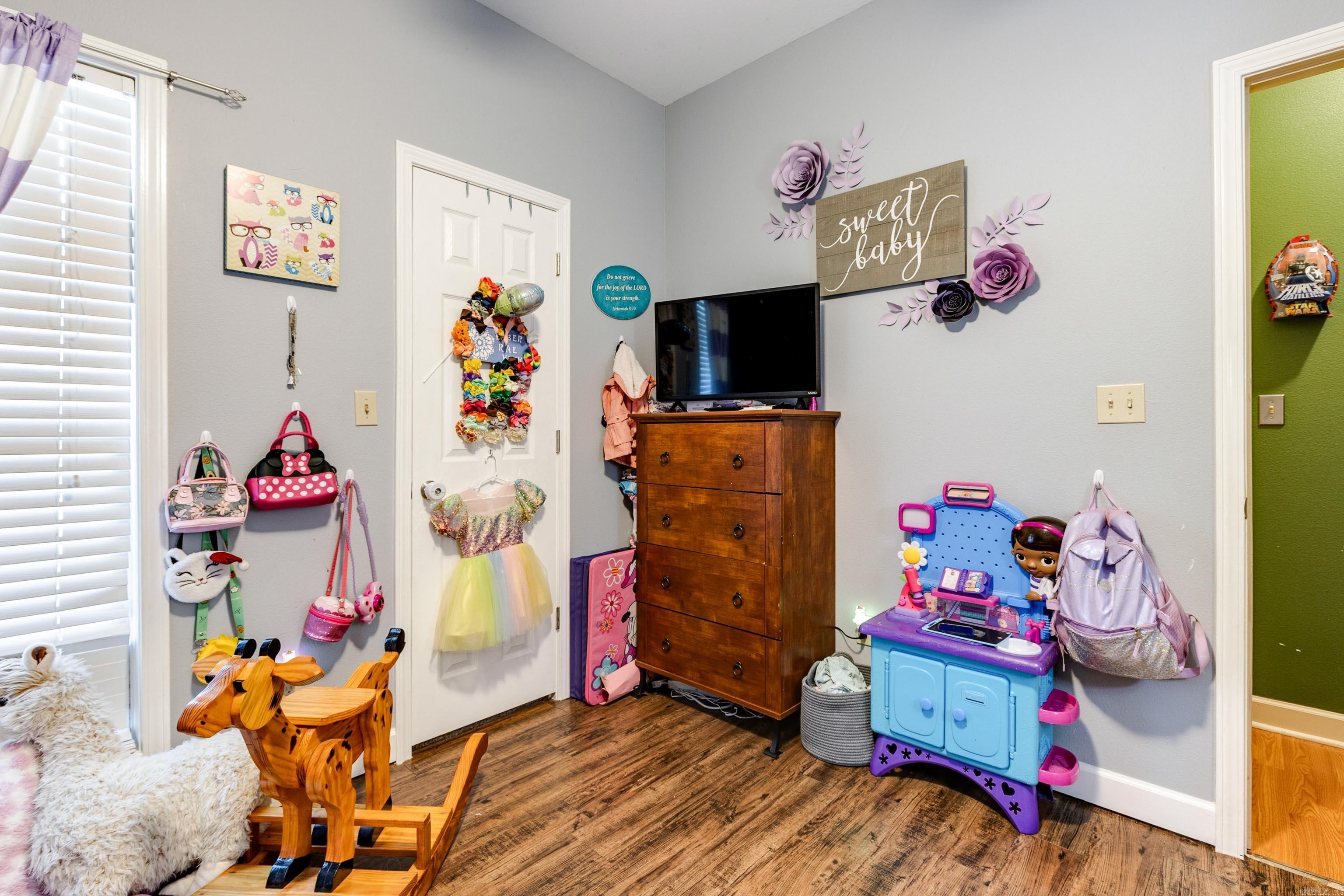 WISTERIA VINEYARD - Residential