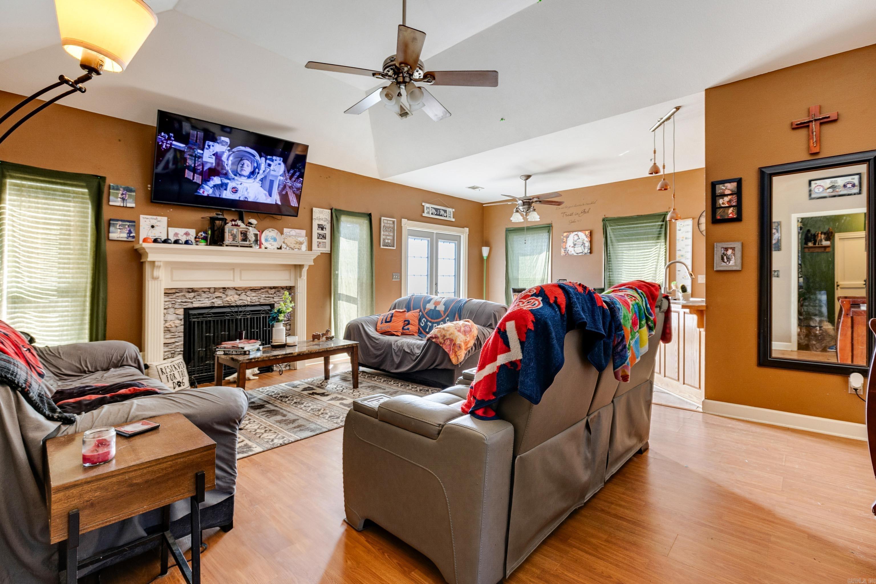 WISTERIA VINEYARD - Residential