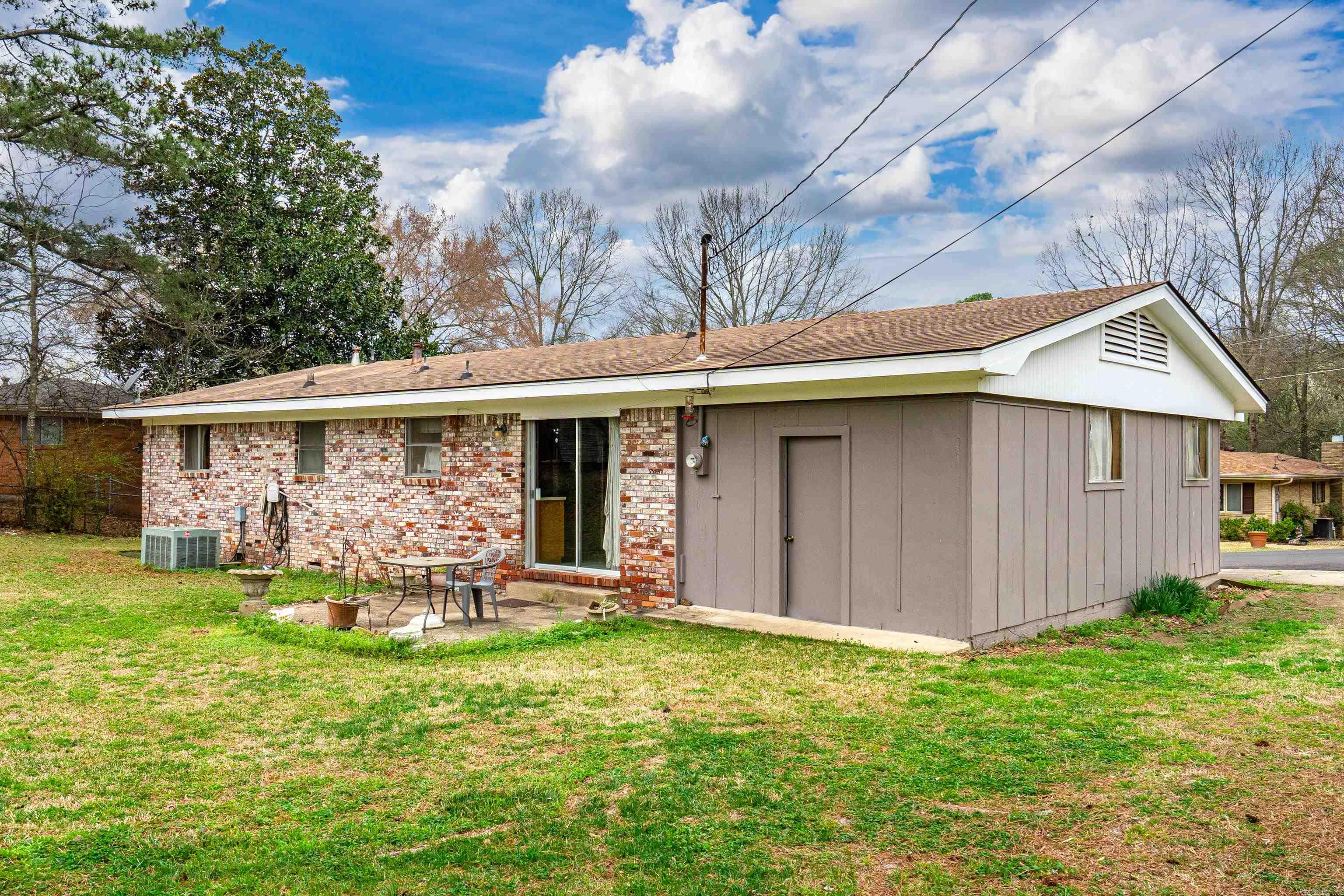 Hot Springs Outside - Residential