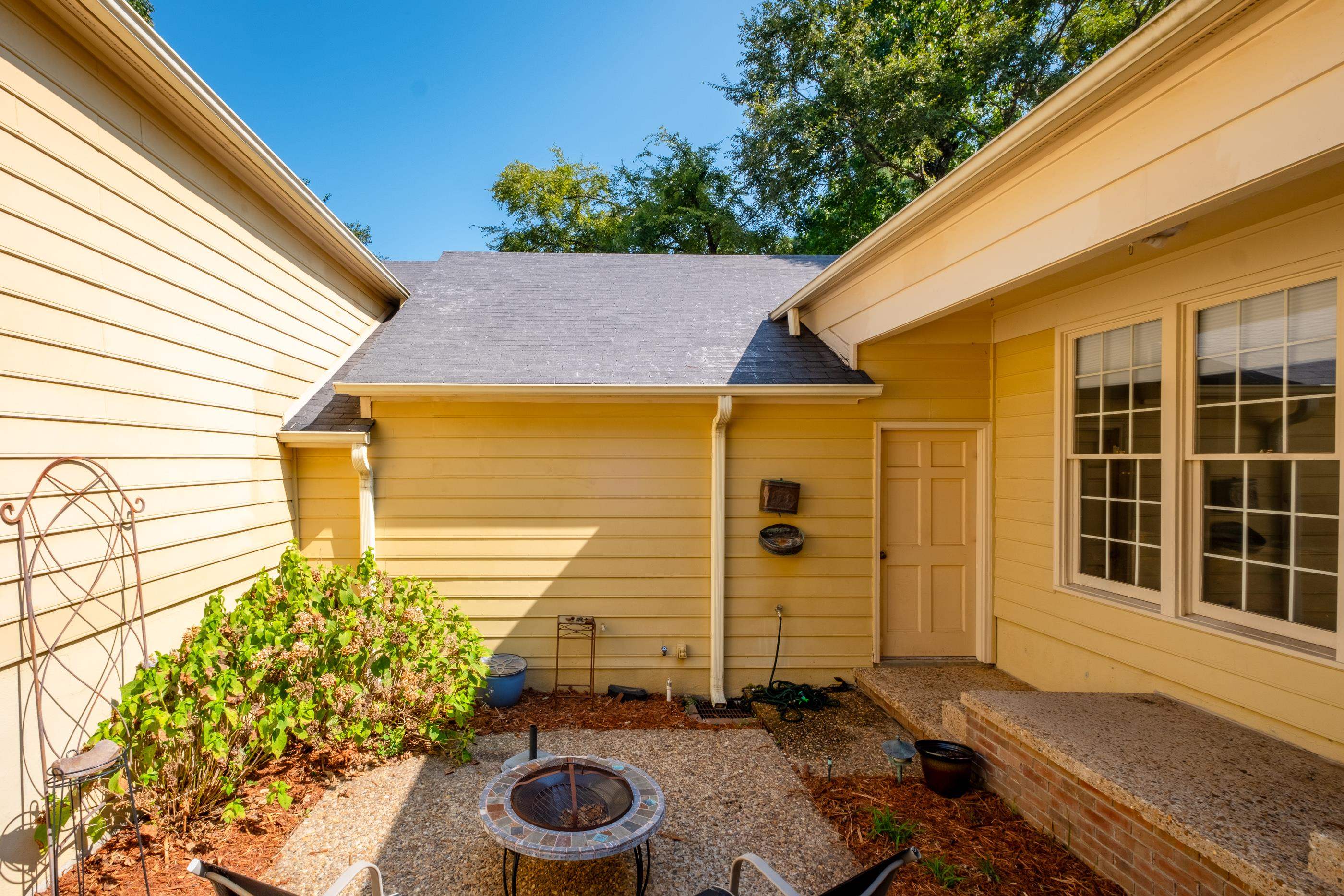 WINDSOR CT TOWNHOMES HPR - Residential