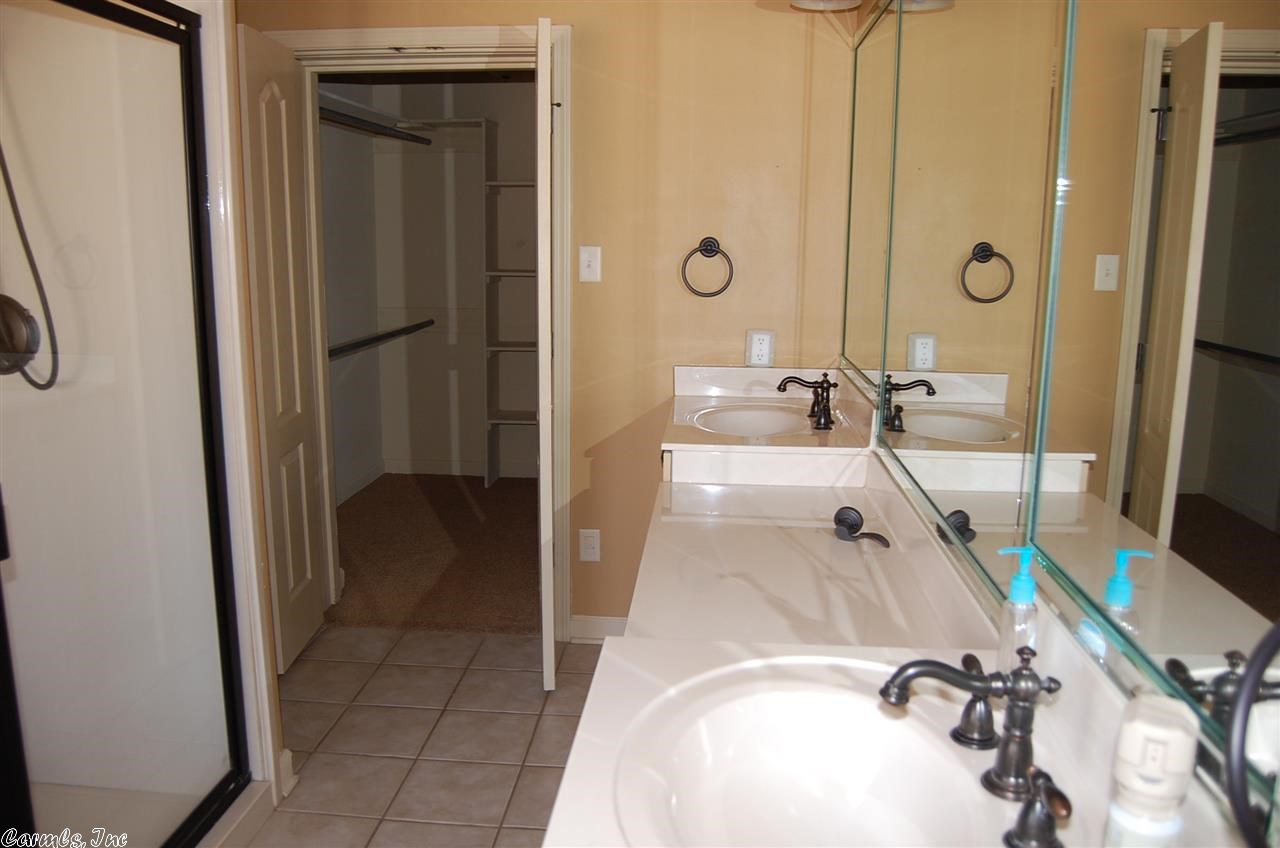 LONGHILLS VILLAGE - Residential