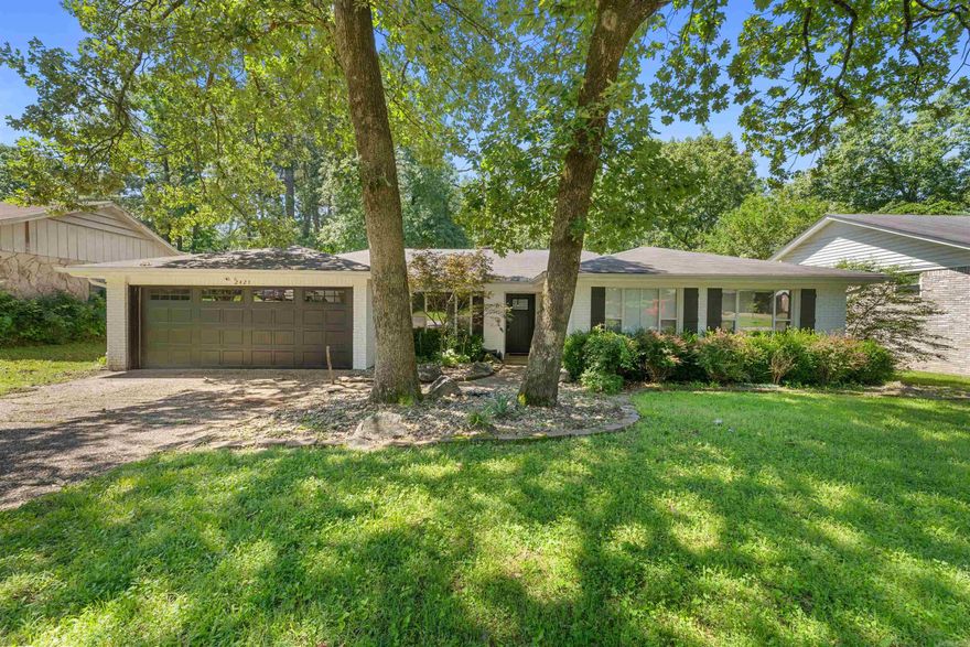 Great one level home with new HVAC, exterior paint, and extra tall fence. Don't miss this opportunity for a one level home with two car garage on a flat lot. Home features eat in kitchen as well as a formal dining area and fireplace. Great investment opportunity.