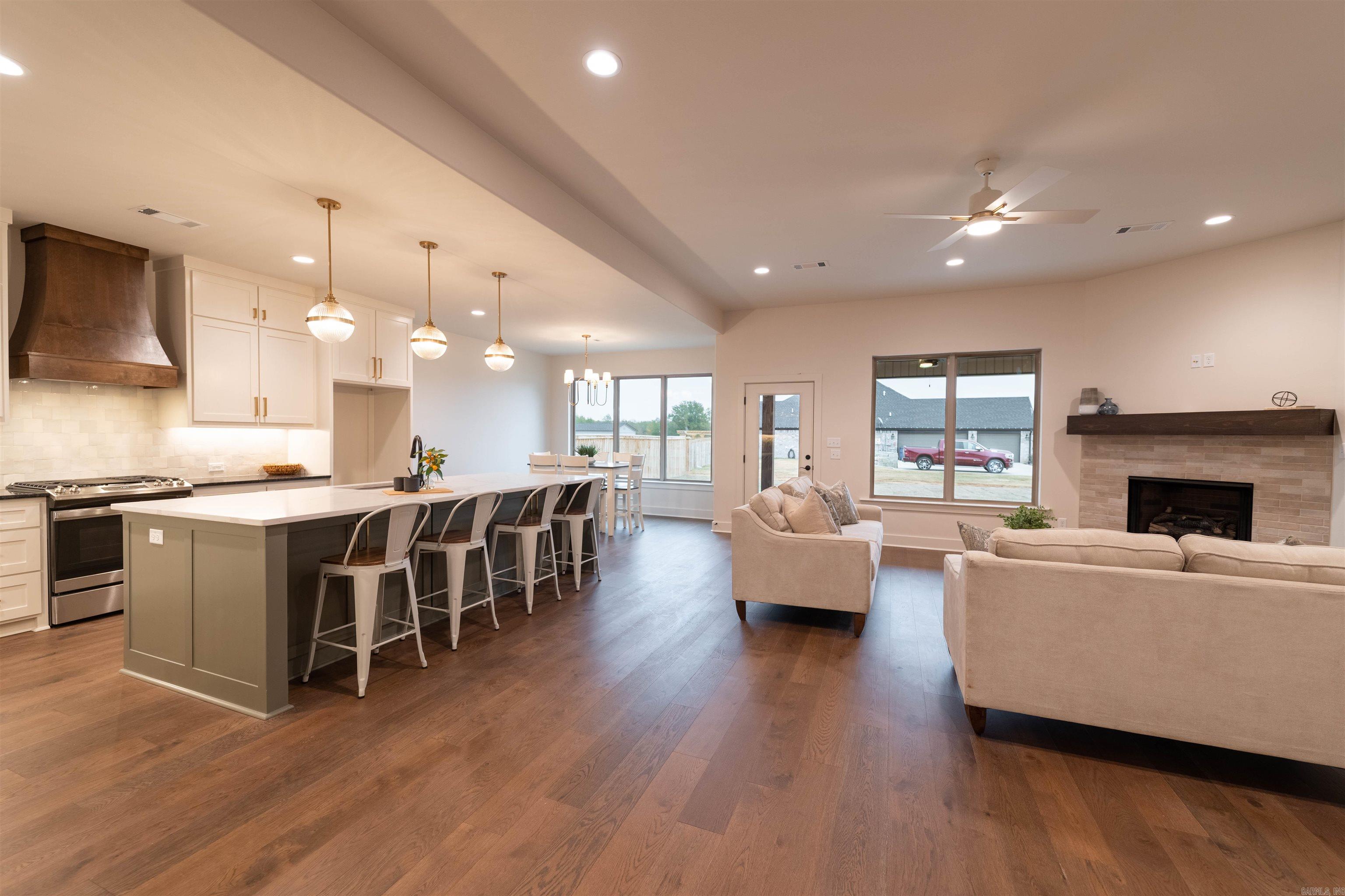 COUNTRY CLUB OF AR-QUARTERS ADDN - Residential