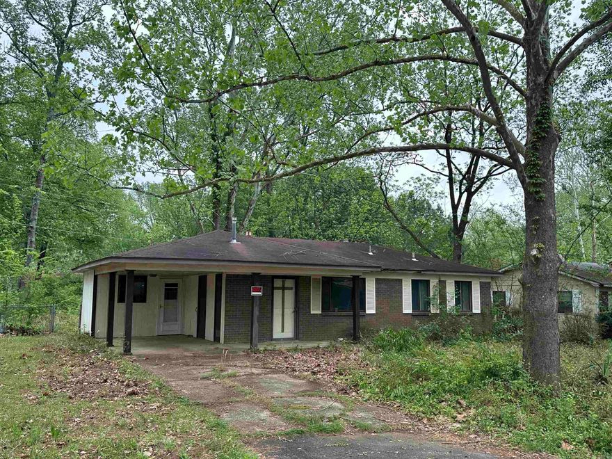 Investor special! Home needs remodeled but has potential. Agent see remarks!!!!!