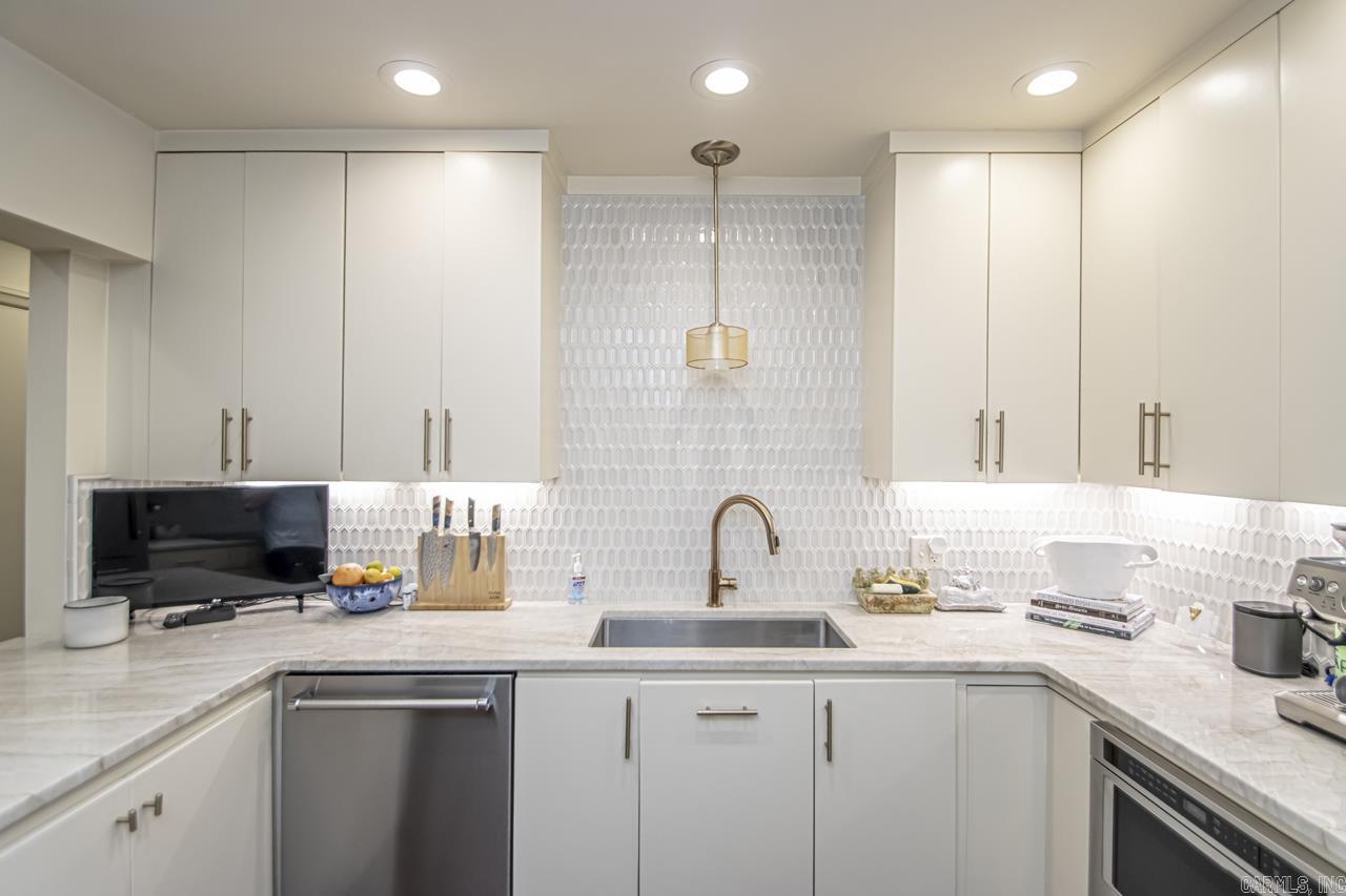 WESTRIVER TOWNHOUSES HPR - Residential