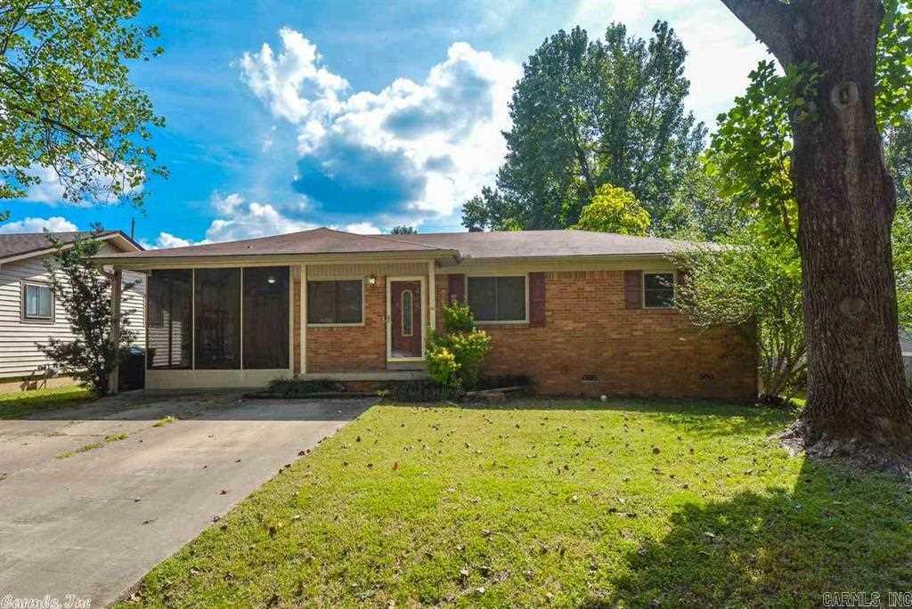 Come see this nice home that is perfect for a first time home owner or a nice rental property. Huge family room with arched ceiling that is 25 by 30 with cozy wood burning fireplace. The cook of the home will love the updated kitchen that has a lot of cabinets. The HVAC, Windows and Electrical have been updated in the past 5 years. Laminate flooring in all the living areas. The deck that overlooks the nice level back yard is perfect for outdoor cookouts.