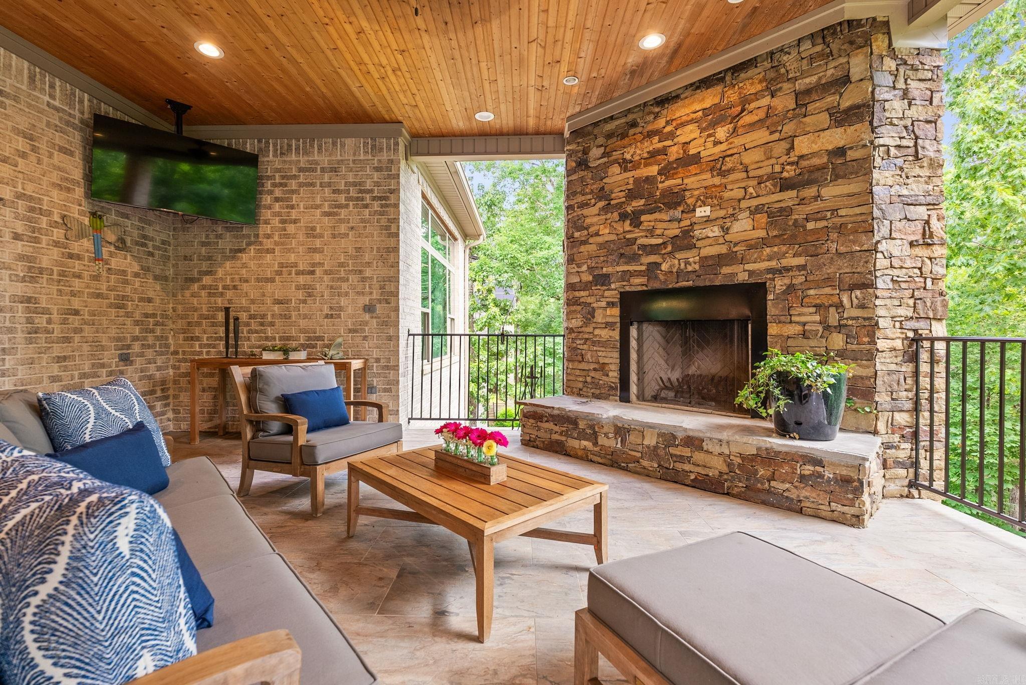 WOODLANDS EDGE - Residential