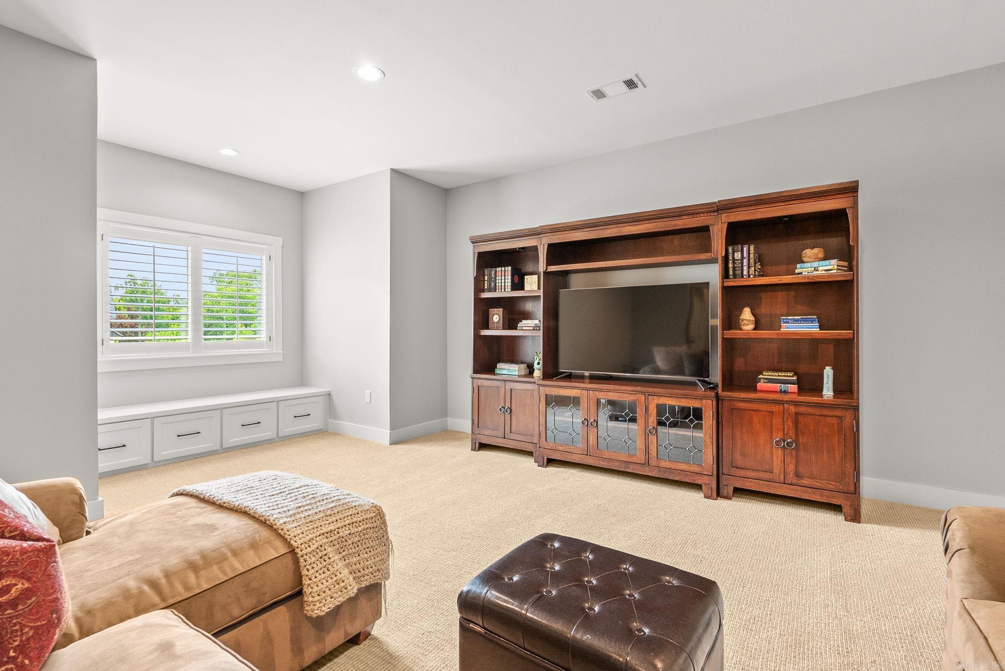 WOODLANDS EDGE - Residential