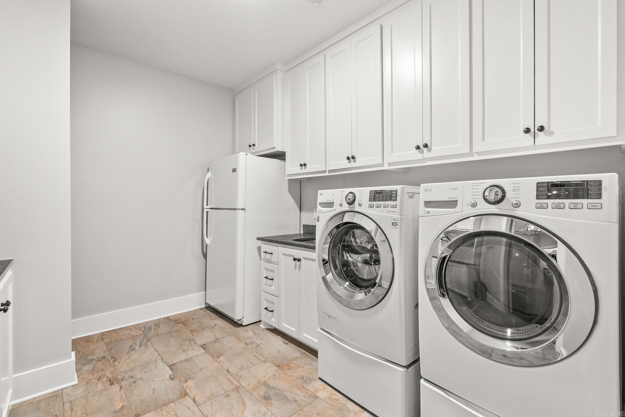 WOODLANDS EDGE - Residential