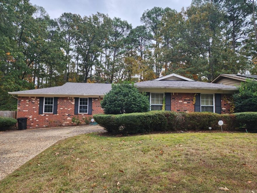 Welcome home to 11005 Lemoncrest Lane in Little Rock's Otter Creek Community.  Great 1 story home with fenced in backyard with greenspace behind.  Updates include kitchen with granite countertops and updated cabinets (2022), plus updated master and guest bathrooms (2019).  New roof 2015.   Washer/dryer and refrigerator to convey. Great amenities of Otter Creek including 2 swimming pools, tennis courts, volleyball courts, playgrounds and clubhouse, walking/biking trails, gated entrances, golf nearby.  Agents see showing remarks.