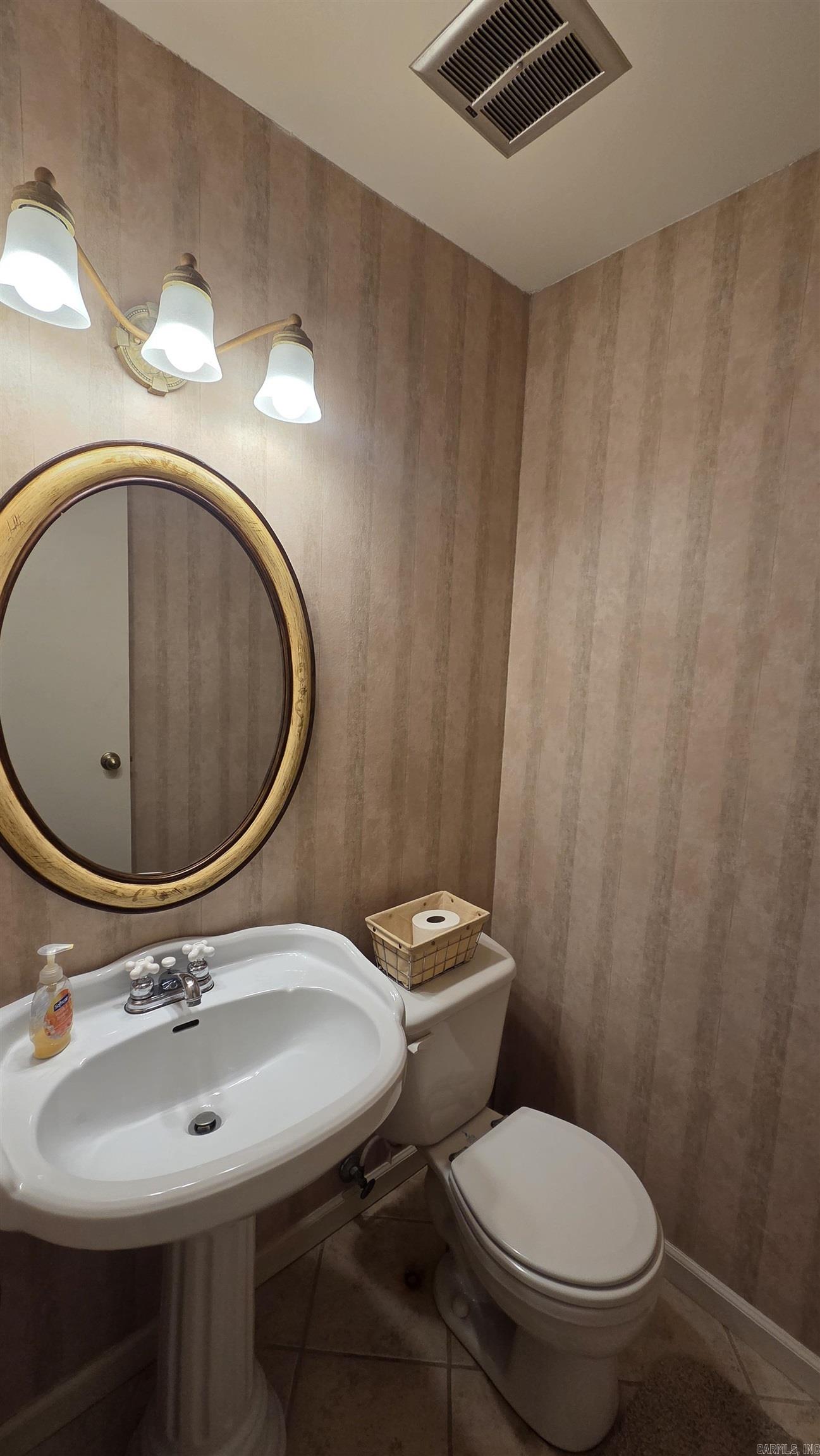 LAKEWOOD HILLS CONDO - Residential