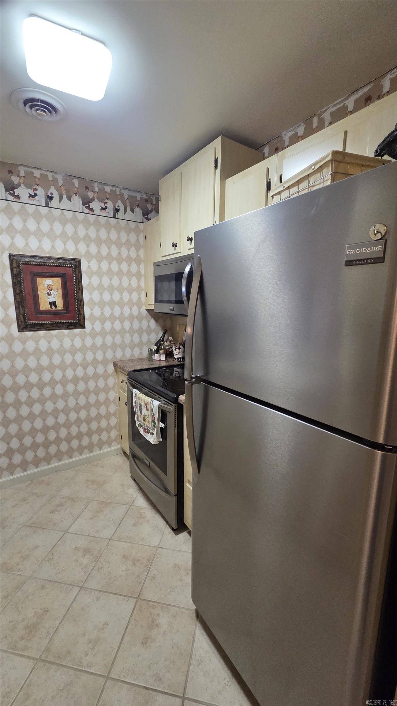 LAKEWOOD HILLS CONDO - Residential