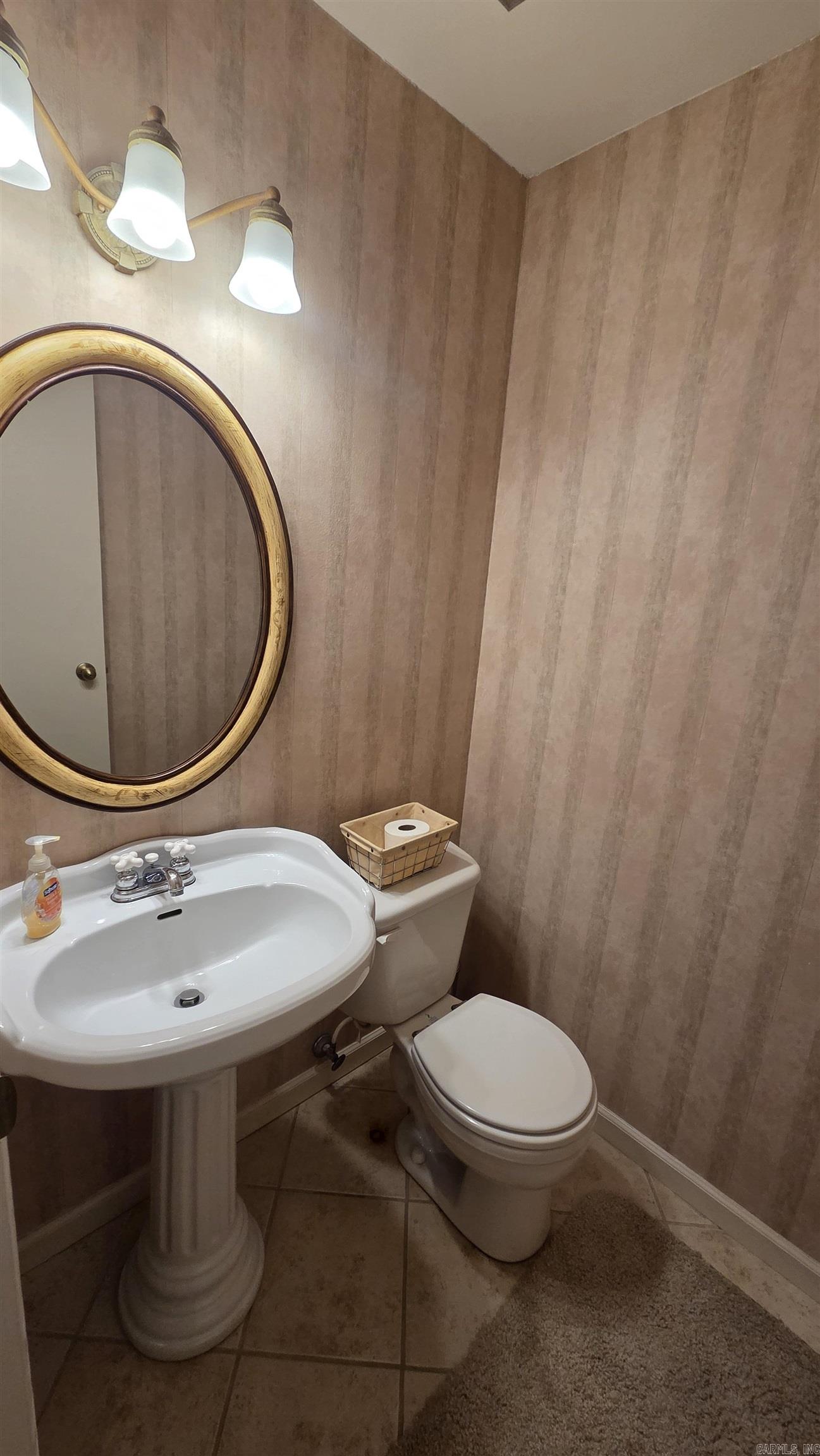 LAKEWOOD HILLS CONDO - Residential