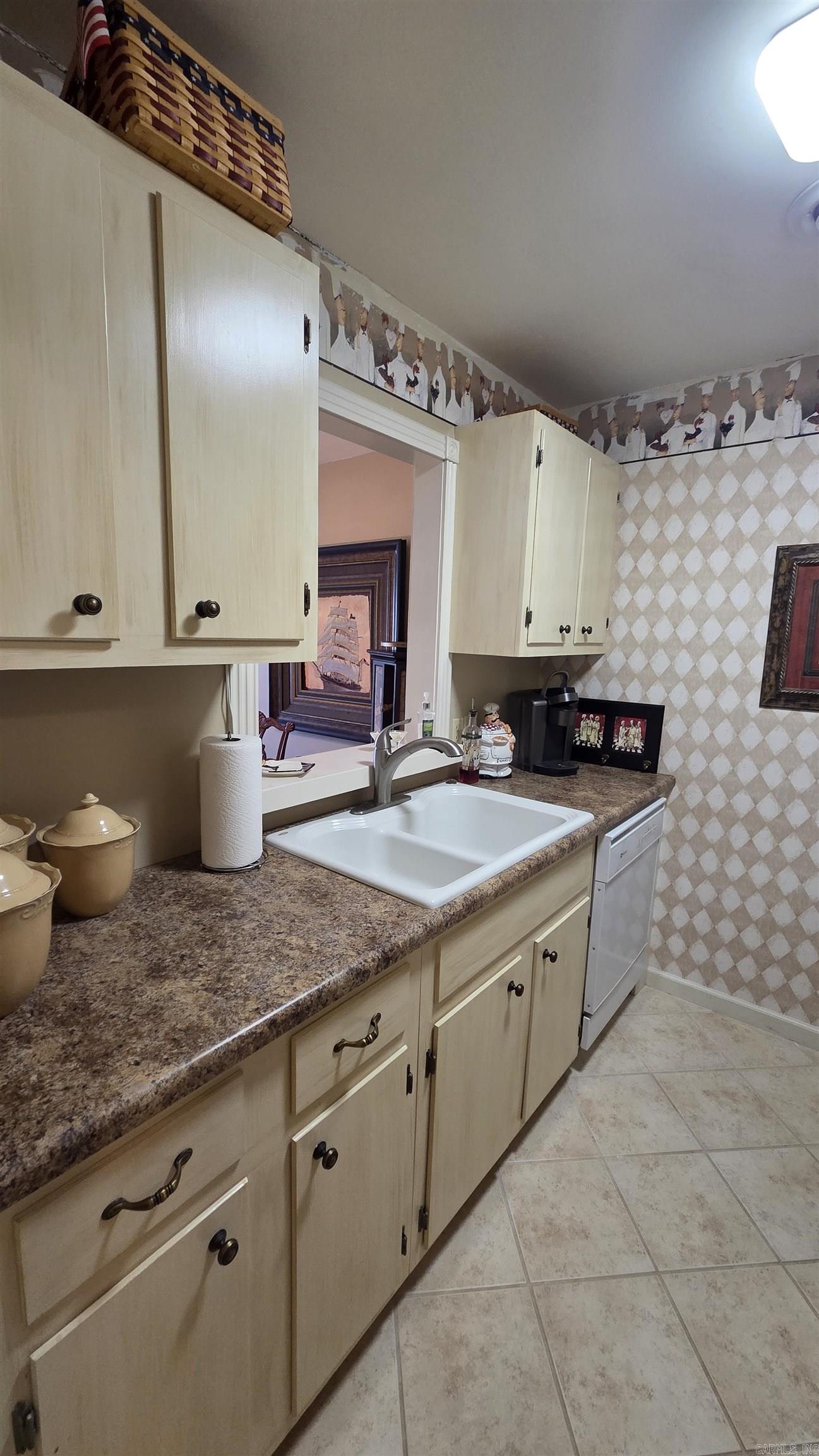 LAKEWOOD HILLS CONDO - Residential