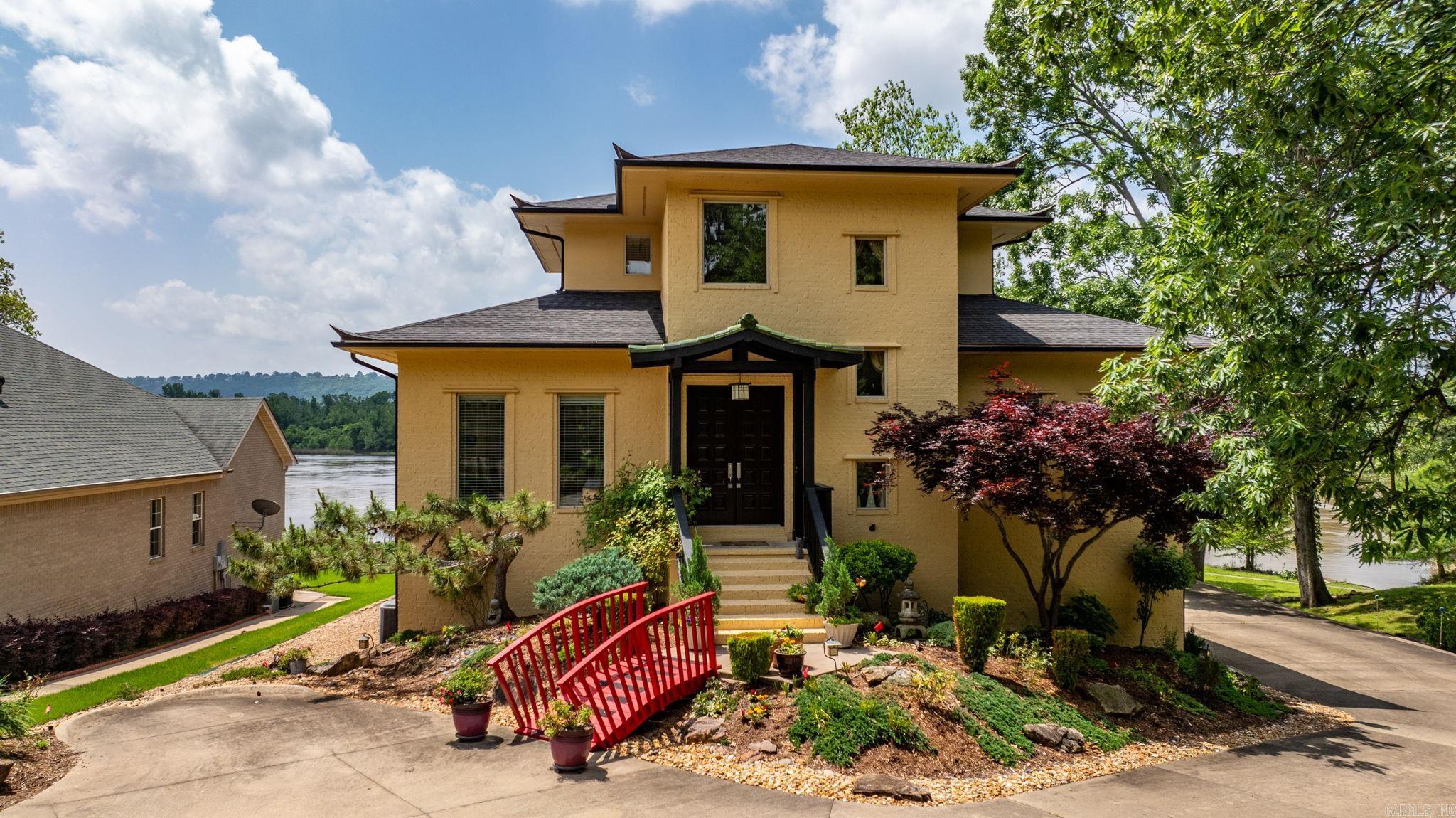 PALISADES HEIGHTS - Residential