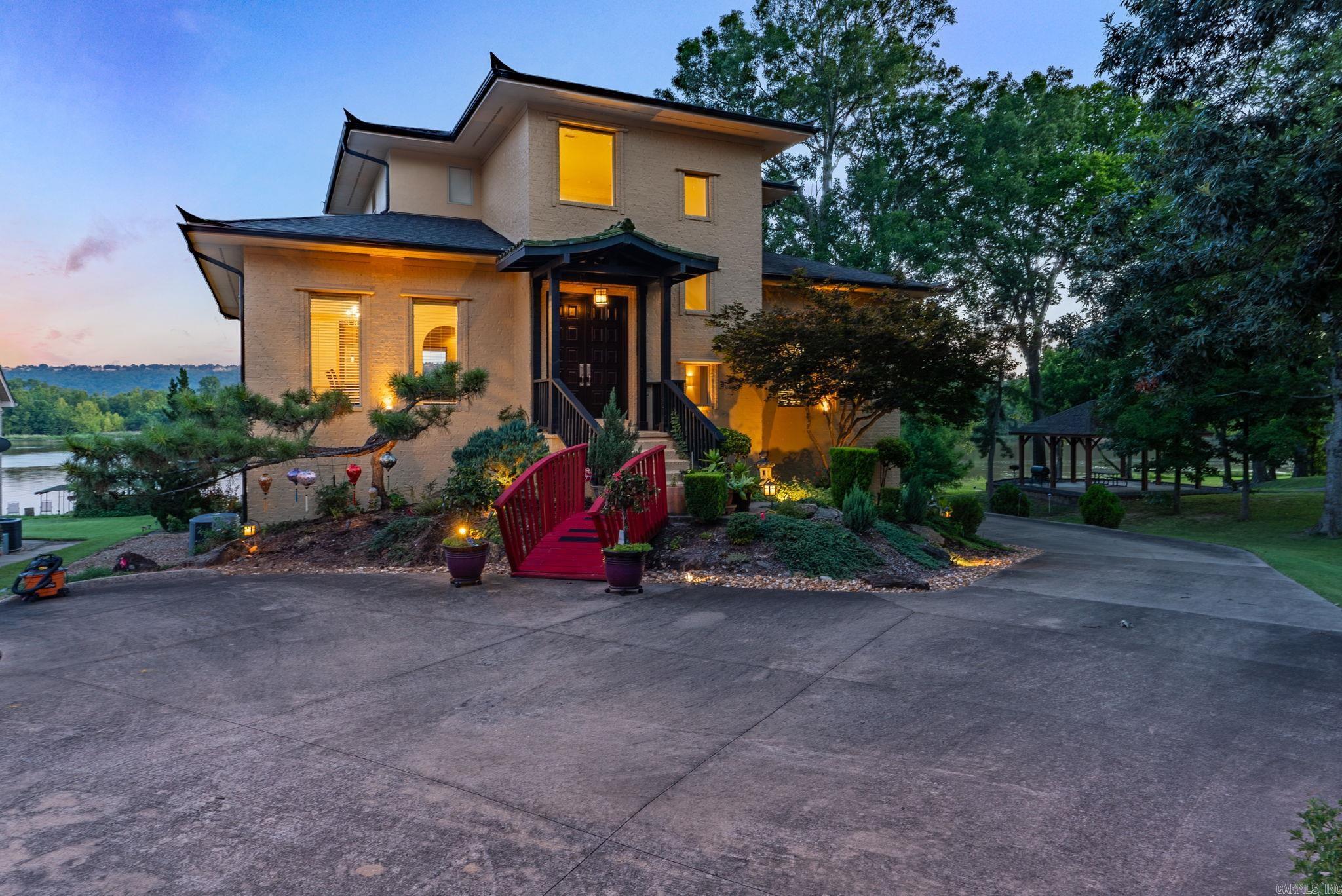 PALISADES HEIGHTS - Residential