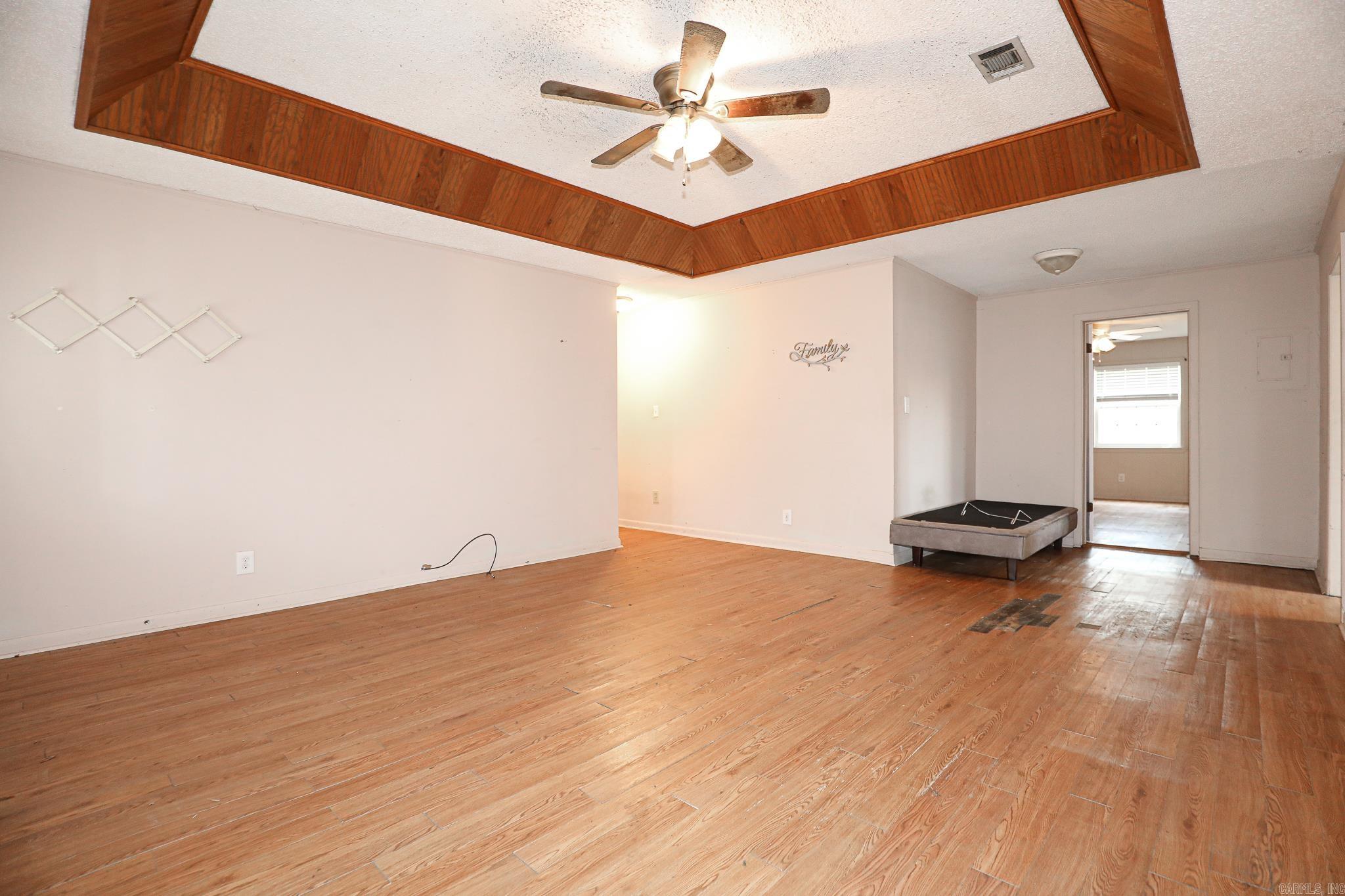 ORIGINAL TOWN-BRYANT - Residential