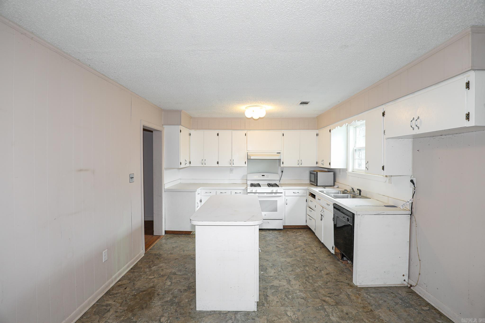 ORIGINAL TOWN-BRYANT - Residential