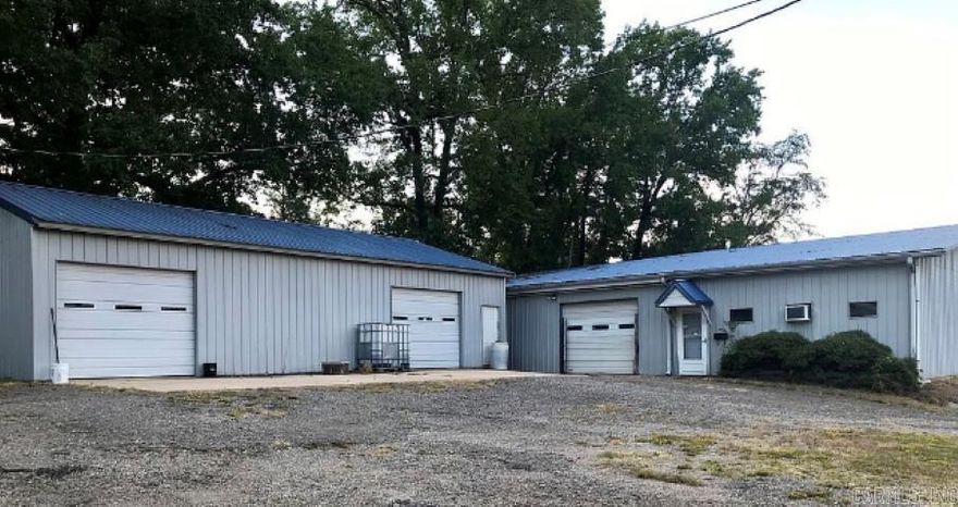 This 5,749 sq. ft. warehouse sits on approx. one acre.  It includes a truck dock and a store front with office space.  The perfect set up for the entrepreneur!