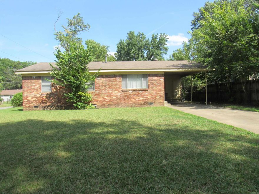 Cute and affordable! This 3 bed, 1.5 bath home has new carpet, fresh paint and a nice fenced in backyard. At only 130k this is an ideal property for a first time homebuyer.