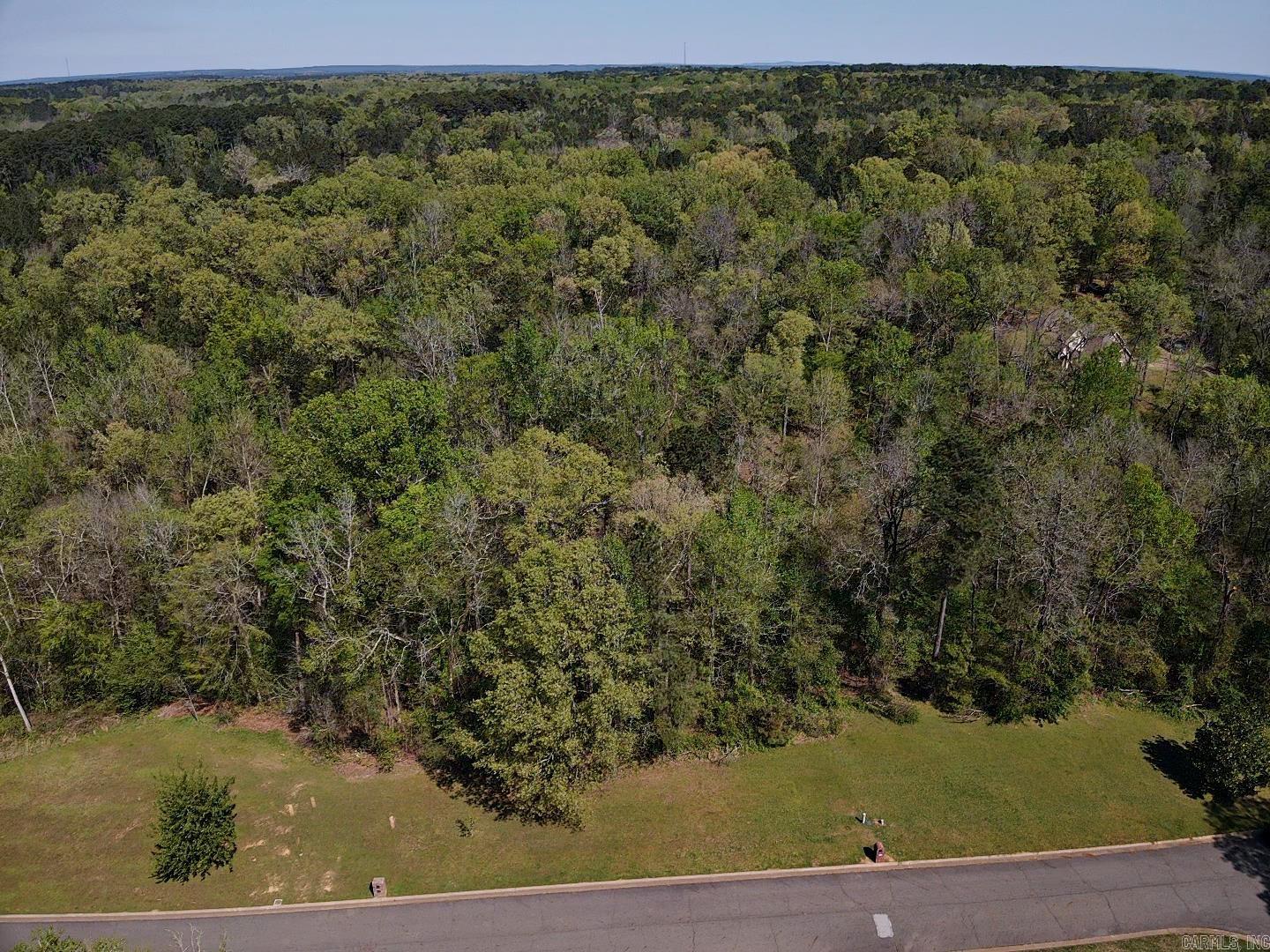 Great lot in town just waiting for your Dream Home to be built on. Utilities available at the road.
