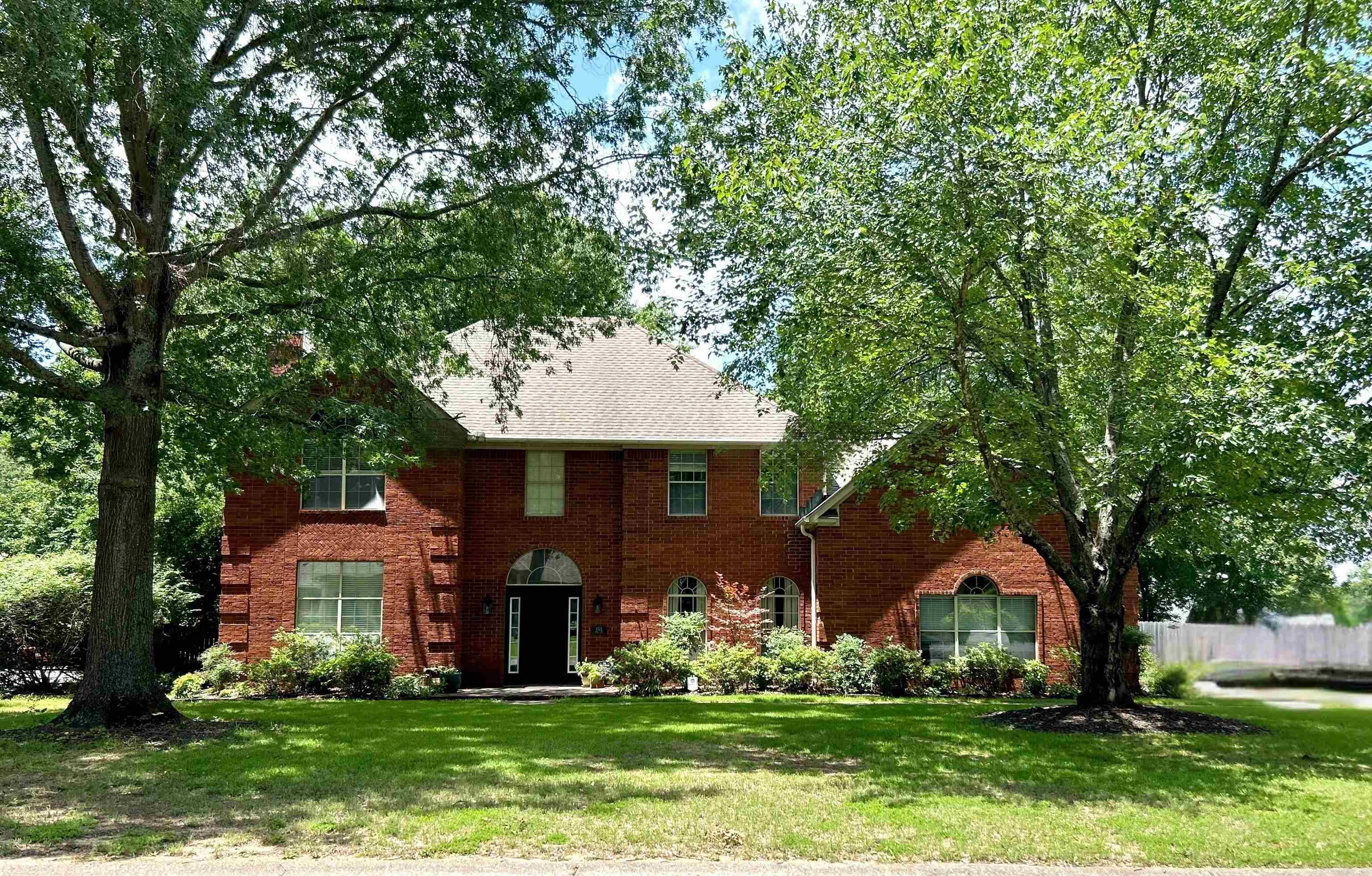 Don't miss out on this gem in the Royal Oaks subdivision! This 4-Bed, 2.5-Bath home features a beautiful custom kitchen, newly updated master bath with heated floors and a Rinnai Tankless Hot Water System. The large backyard with covered patio is perfect for relaxing & entertaining guests. Location is prime with area shopping, schools, walking/bike trail and I-40 access.