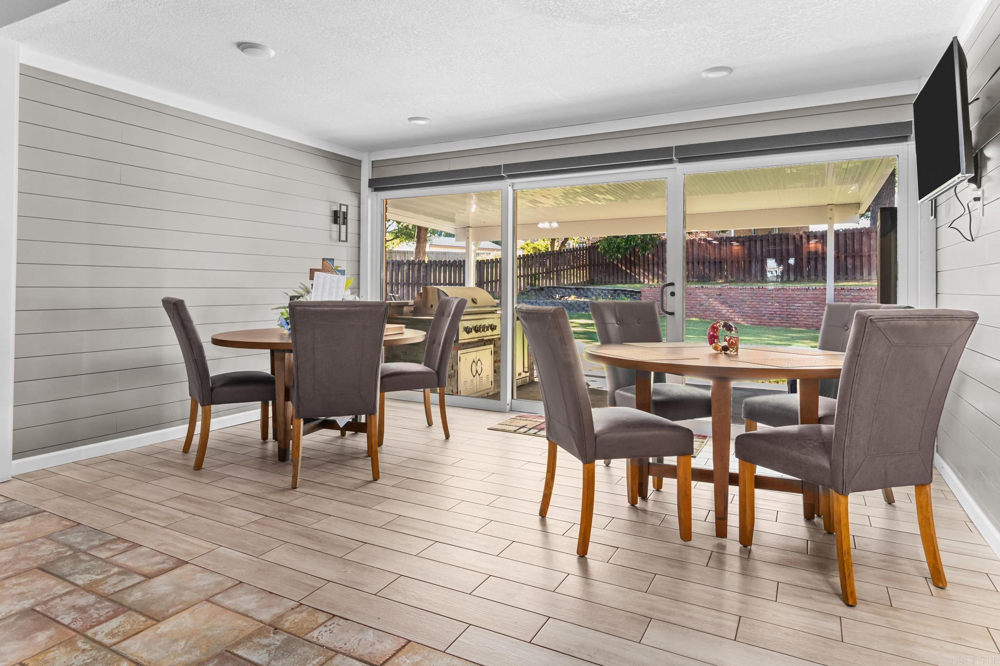 SAMUEL LEMMONS BLACK - Residential