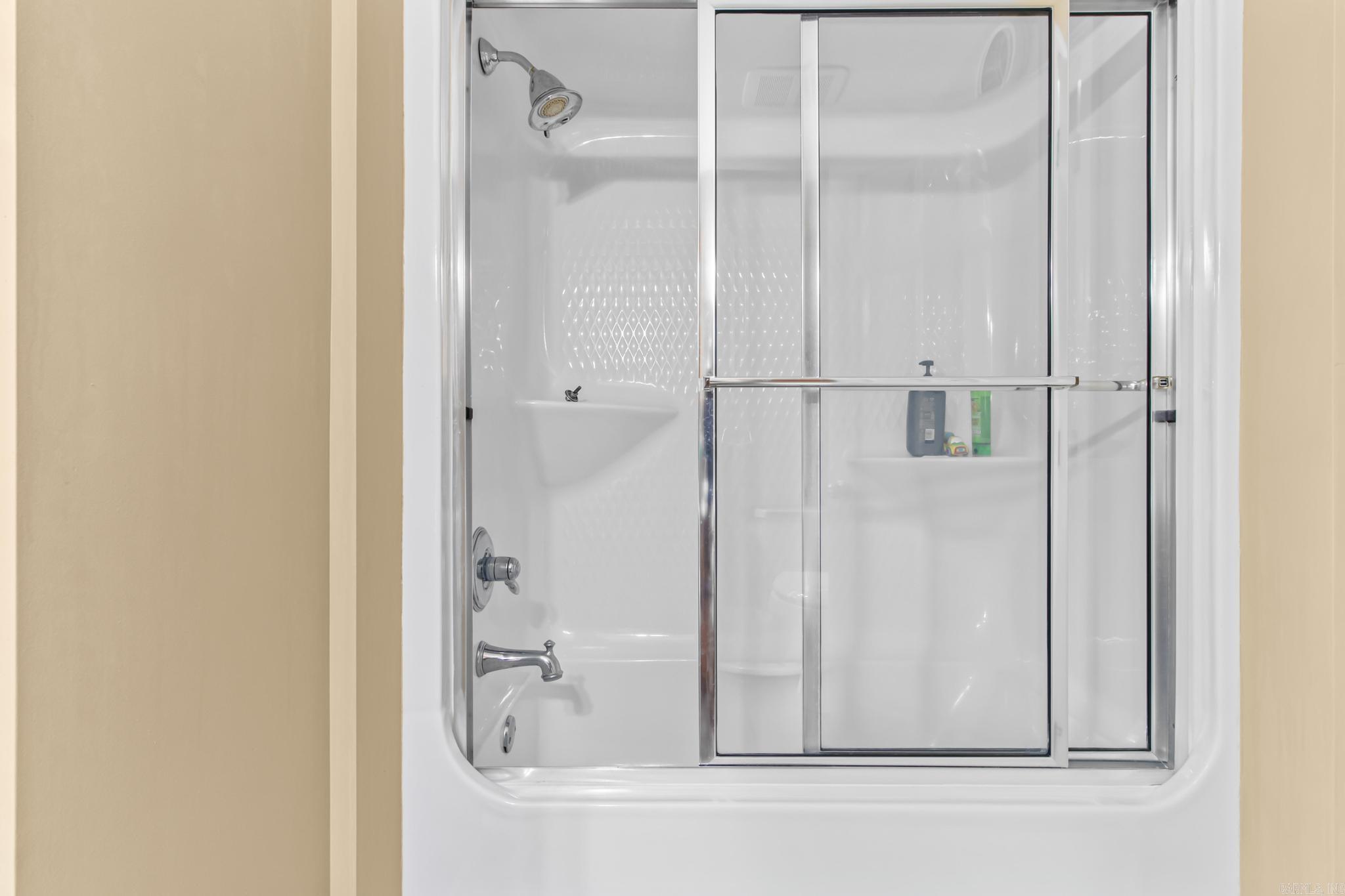 SAMUEL LEMMONS BLACK - Residential